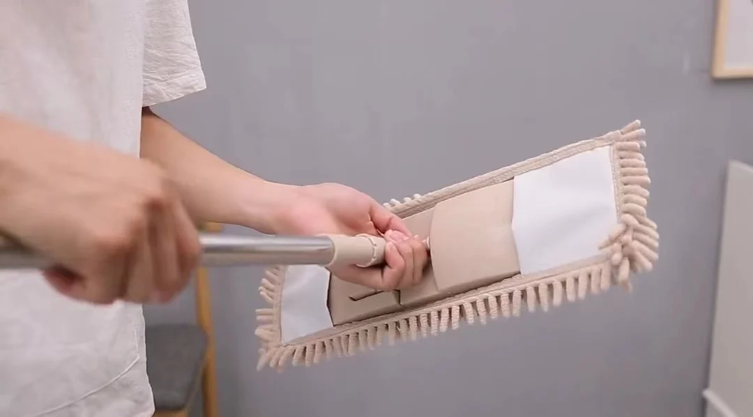 360 degree rotating dust mop flat dusting mop with microfiber pad