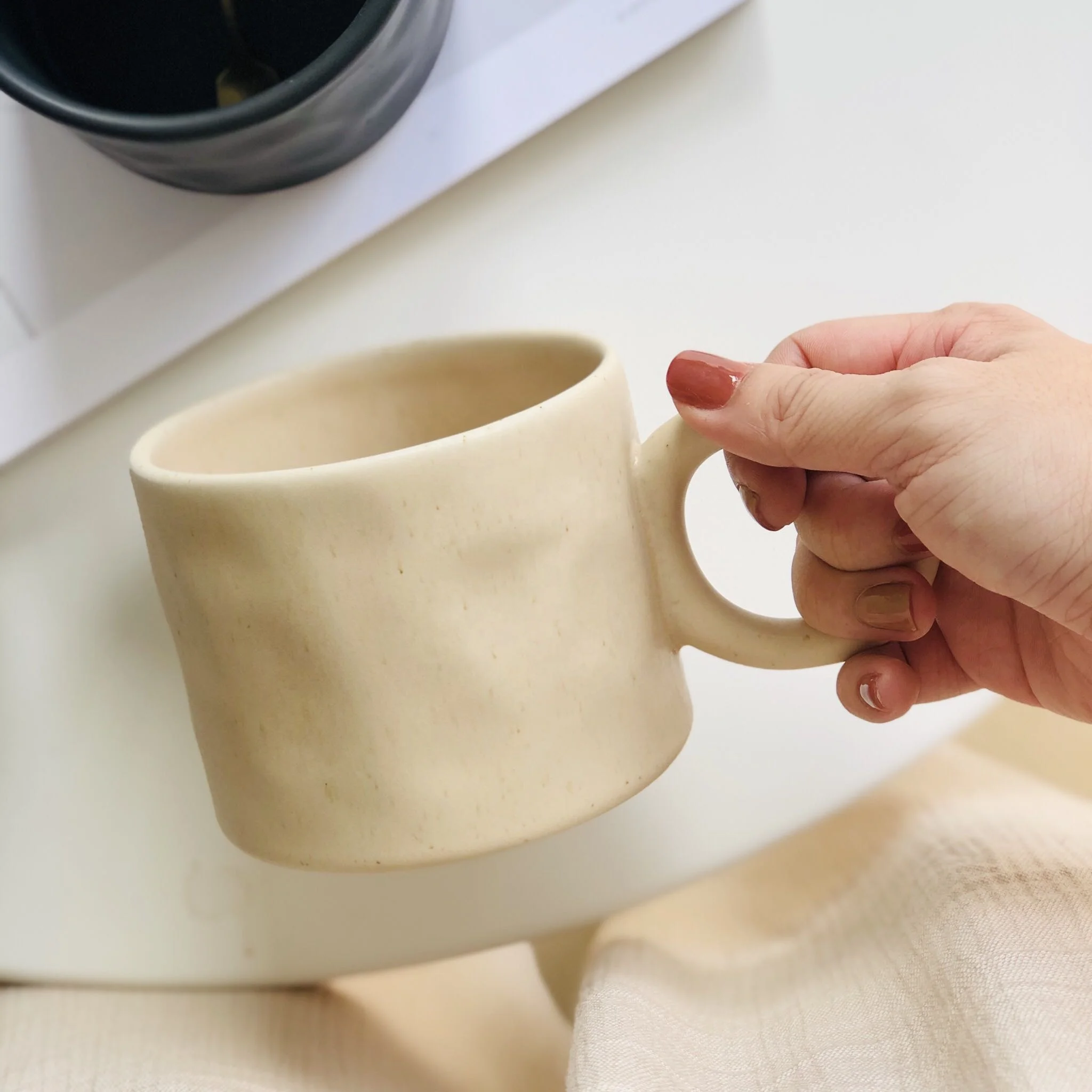 Top Quality 450ml Popular Elegant Design Cream Ceramic Mug Coffee Mug Mark Cup Milk Mug with Handle