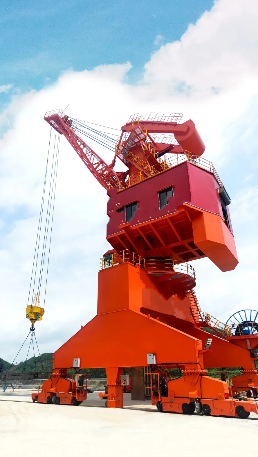 Shipyard Gantry cranes are divided into single-arm  and four-link cranes Portal harbour mobile crane