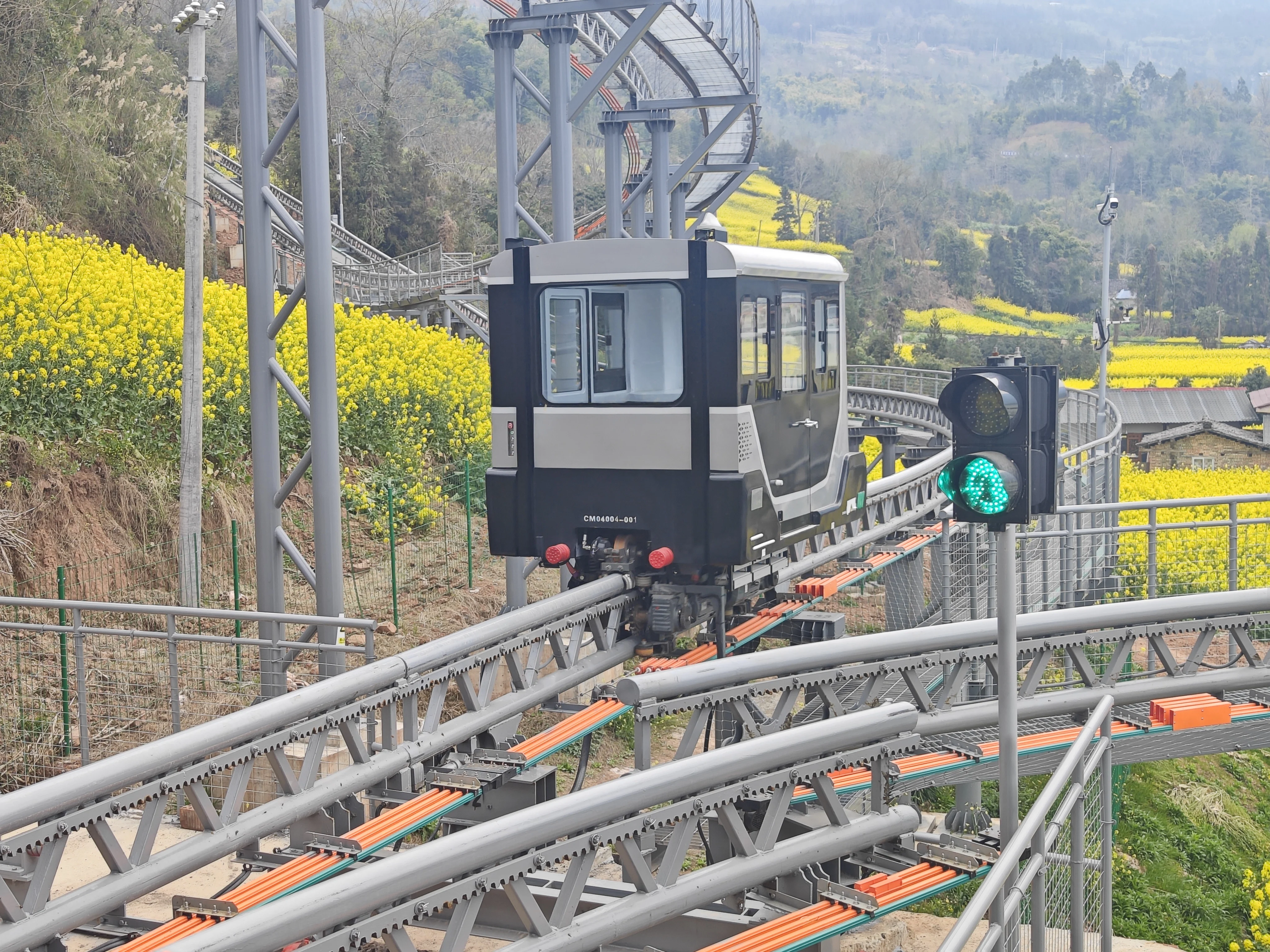 Huhu ride Electric train tourist amusement park monorail train sightseeing train with monotrack