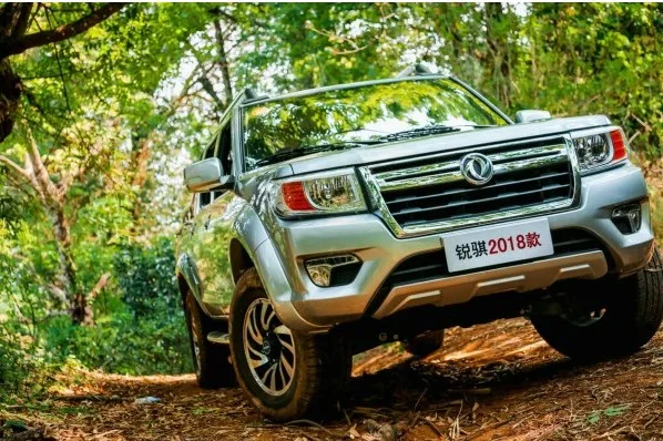 Dongfeng Mini 2WD Pickup Truck 4X2 Double Cab Good Quality Diesel Fuel Automatic Gear Box Right Steering R15 Euro VI Sale China