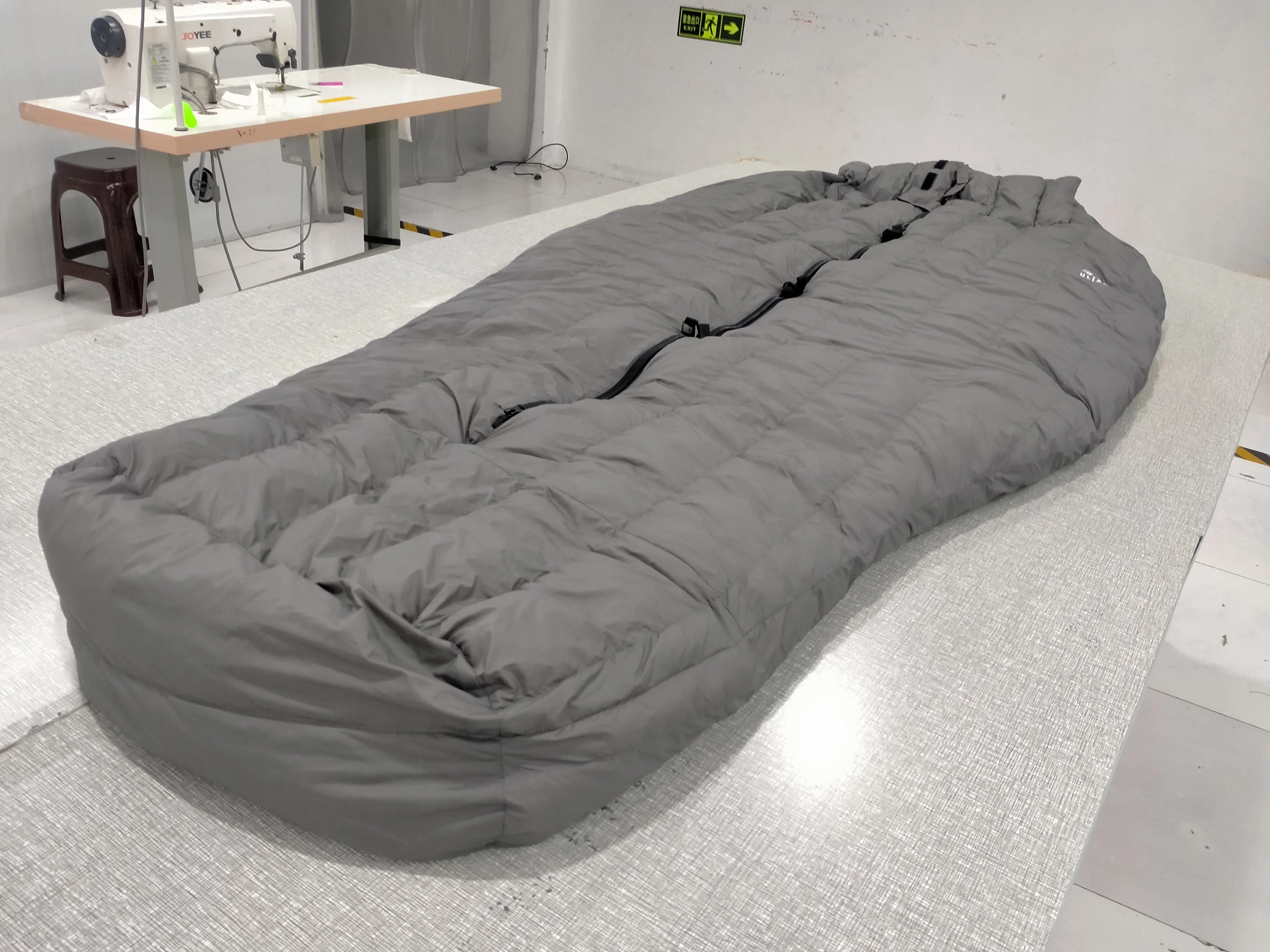 Therm-a-Rest Vela Quilt: 35-45 Degree Down Camping Quilt Envelop Style Sleeping Bag