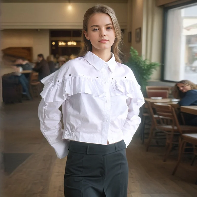 Женская короткая блузка с рюшами