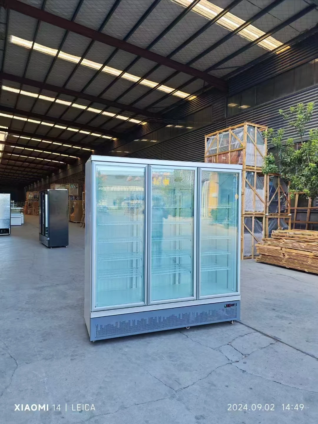 Air cooling best commercial display freezer 1000L 1.8m wide no frost large freezer with light box