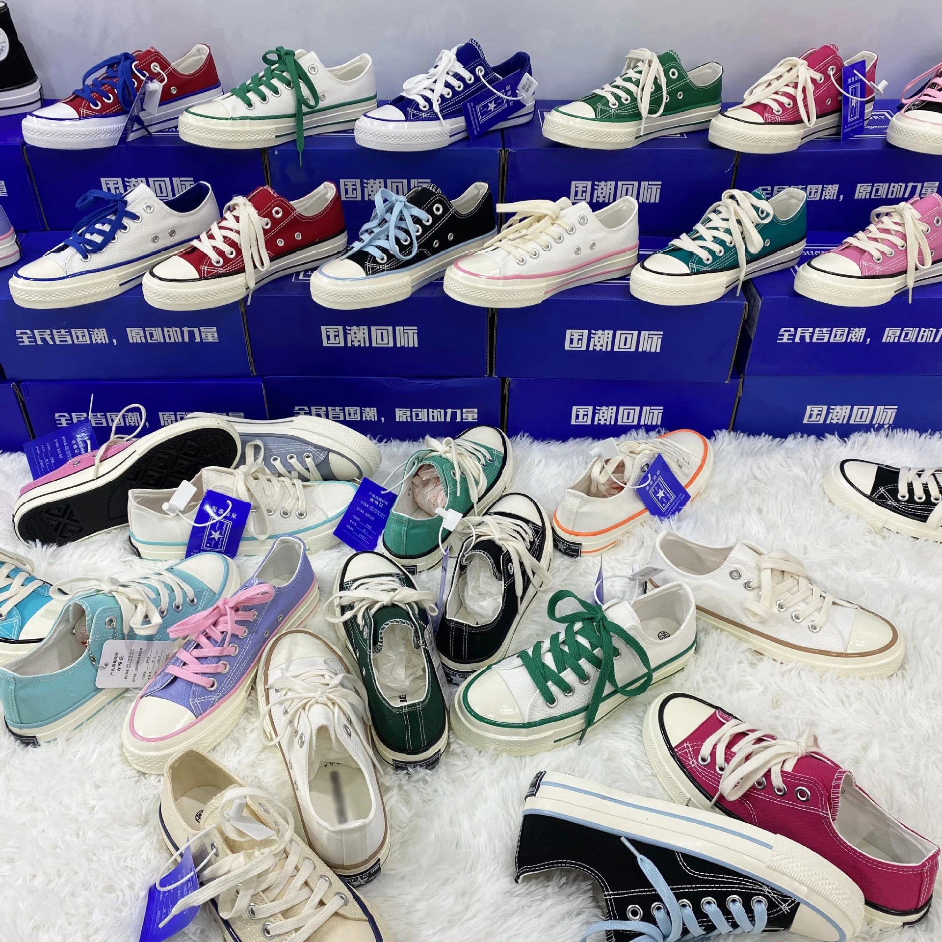 34 colors Canvas Trendy Shoes men and women walking style shoes Lace Up White Black casual shoes stock