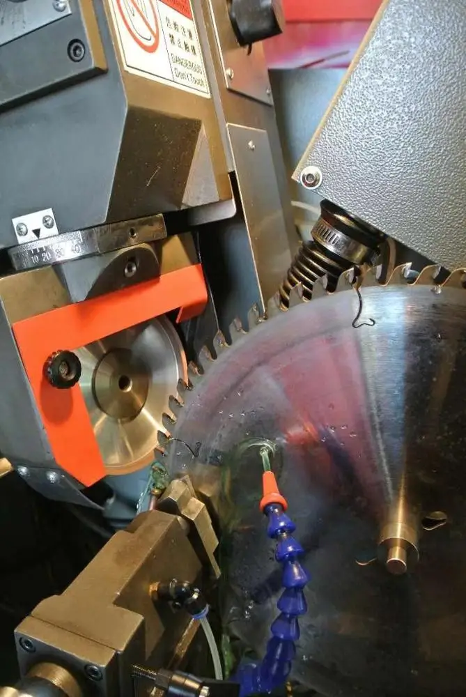  Машина для заточки лезвий пилы TCT