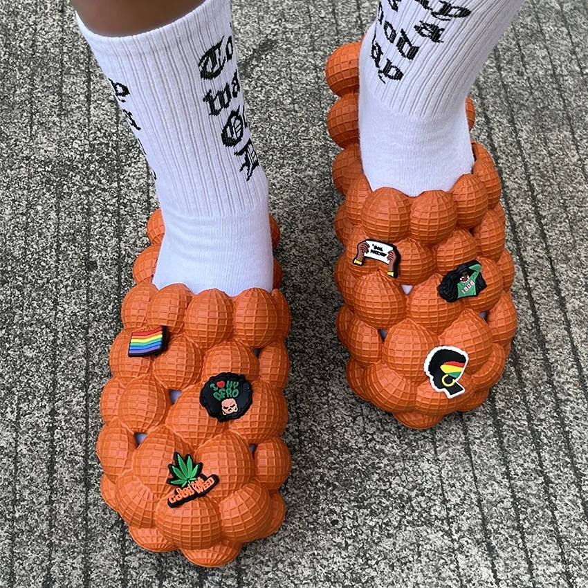 Bubble Slippers with Shoe Charm 2022 Unisex Fashion Outdoor EVA Clogs Women Slippers Carton Stickers Flip Flops Women Shoes