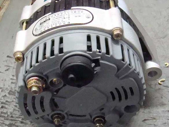 HOWO Truck Engine Parts Alternator Generator VG1246090005 with Low Price