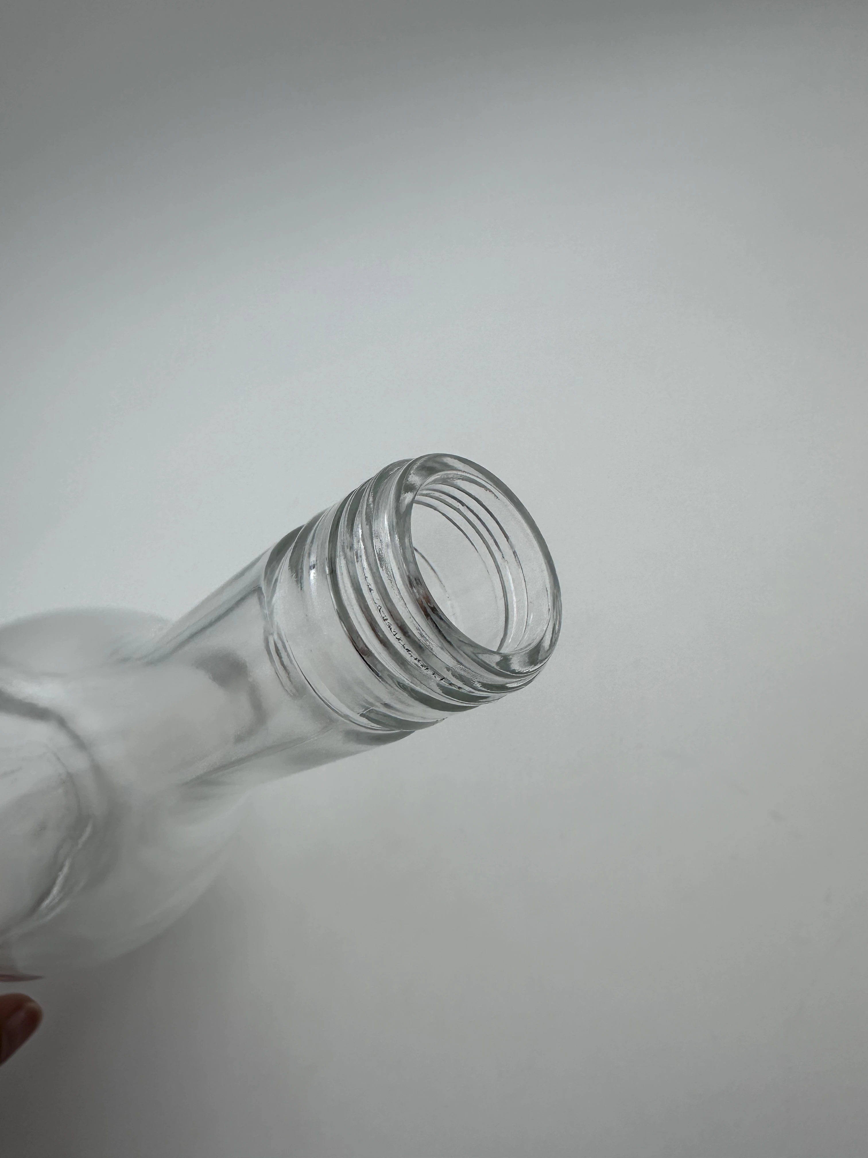 750ml Reusable Clear Champagne Sparkling Mineral Water Bottle Glass Wine Bottle With Screw Cap