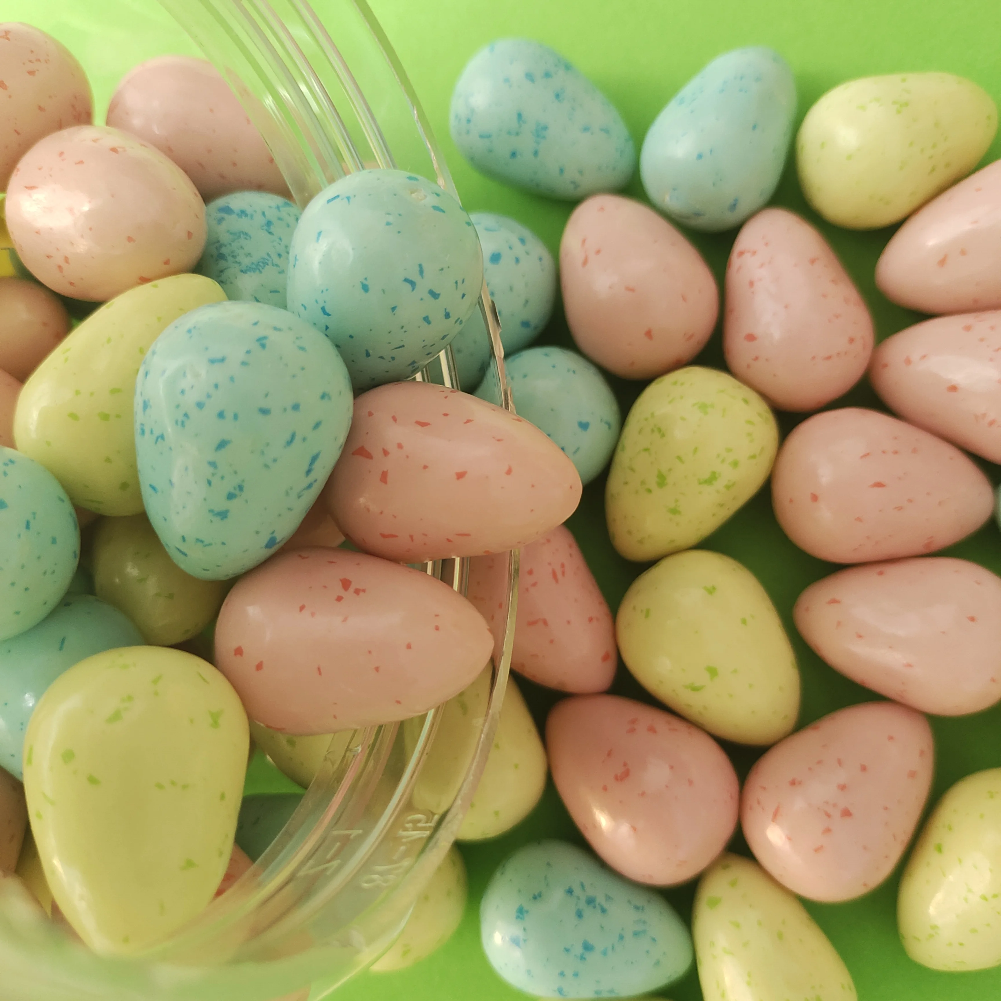 Chinese manufacturers wholesale sales of colorful bulk dinosaur egg-shaped chewing bubble gum