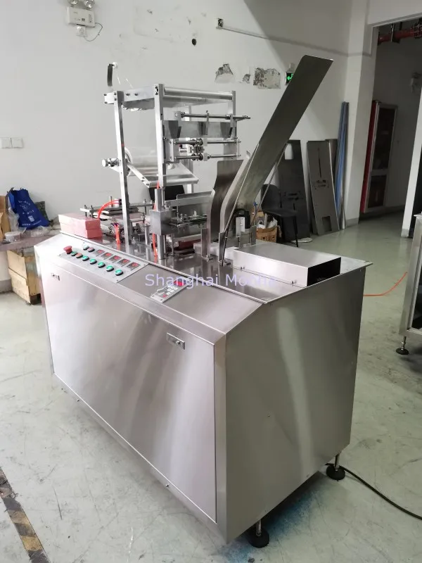 Tea Box Cellophane Overwrapping Packaging Machine Tissue Poker Play Card 3D Film Packing Machinery Perfume Snack Box Packer