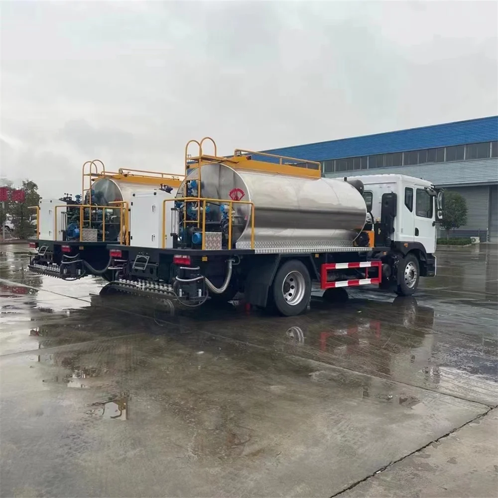 China Dongfeng 12m3 12000L Automatic Bitumen Sprayer Asphalt Distributor Truck With Tank Capacity