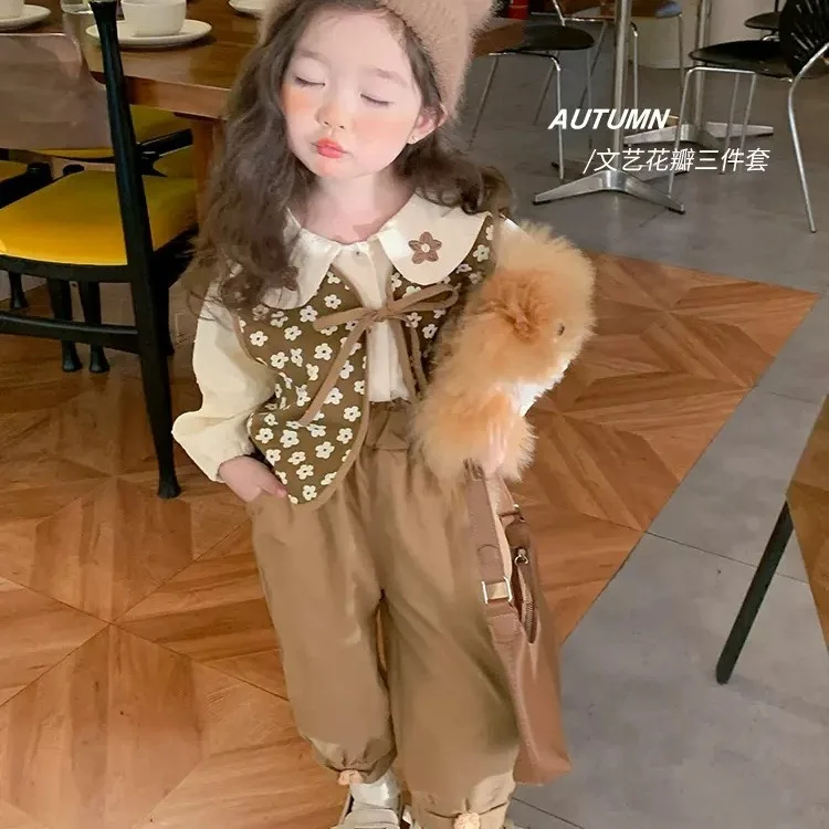 New Arrival 3-8 Years Old  Girls Clothes Cute Small Floral Doll Shirt + Embroidered Jeans Spring Clothes Set