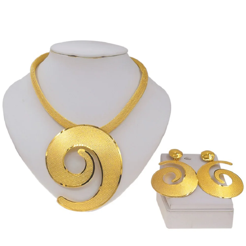Zhuerrui Newest Dubai Gold Plated Jewelry Sets Elegant 18k Ladies Accessories Brazilian Design Necklace Earrings Sets MH2200925