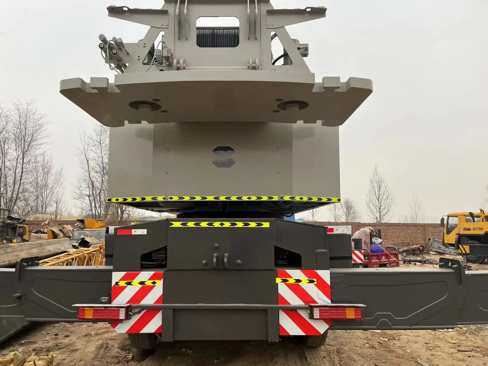 China Truck Crane 90 Tons Capacity Precision Engineering Crane QY90K/QY90V/ZTC900V