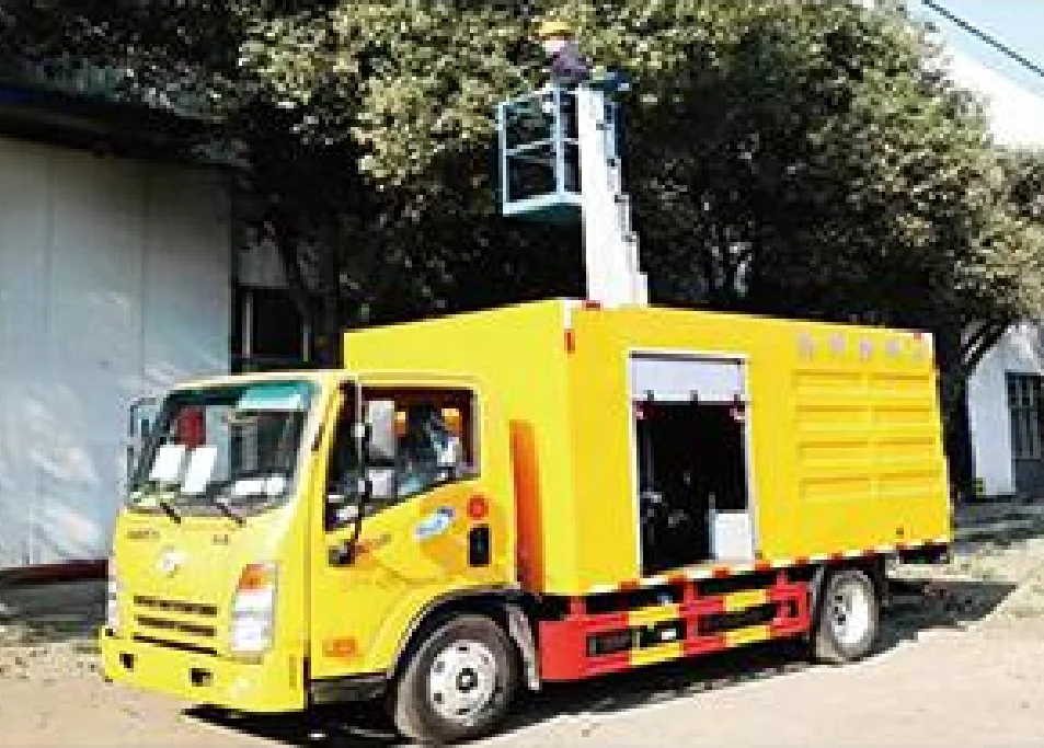 On Sales Green Garbage Transportation Crushing Treatment Vehicle Trees Material Smash Truck