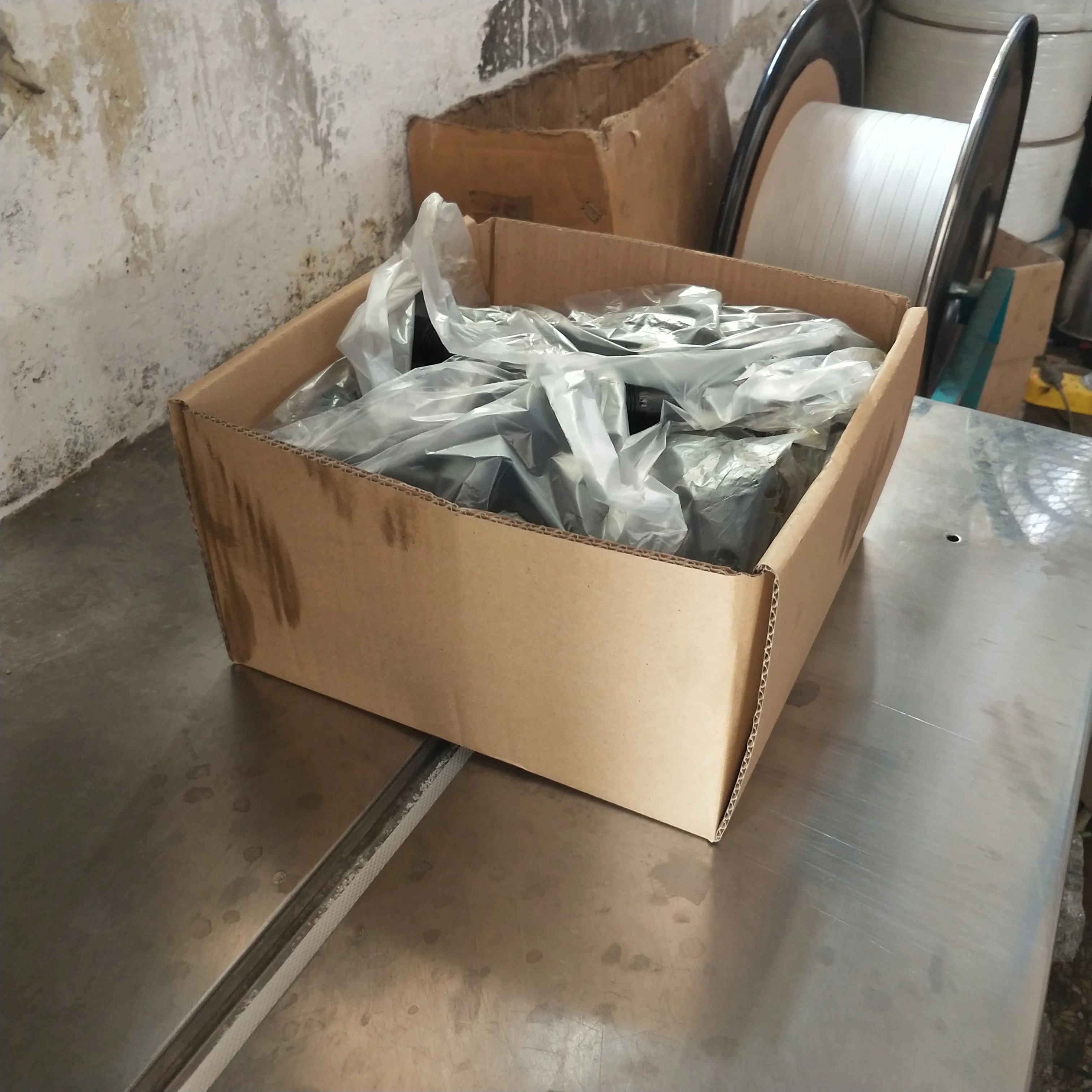 carbon steel excavator m12 m14 m16 m18 m20 m24 m21 m23 standard size grade 8.8 5.8 black blade track chain bolt and nut