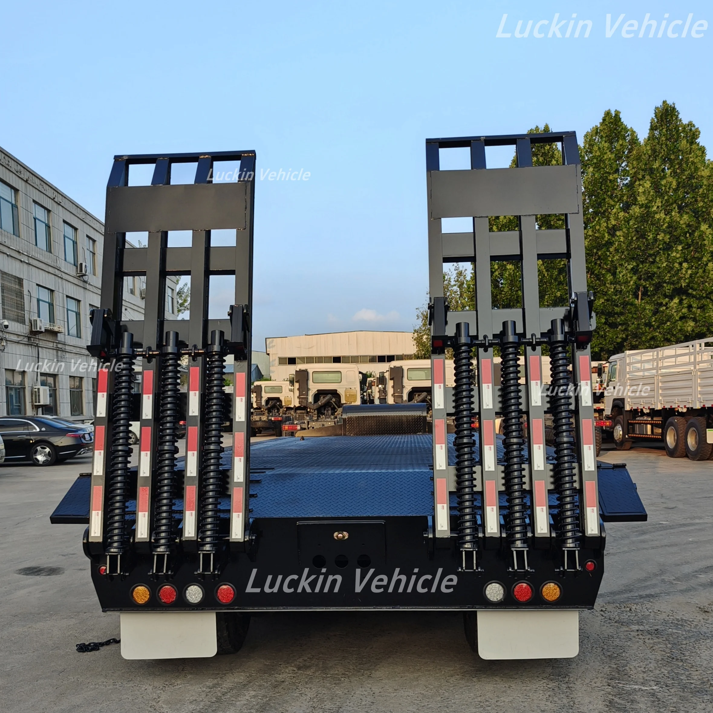 Multi Axles 3 Axles Low Bed 60 80 100 Tons High Quality Lowboy Flatbed Detachable Gooseneck Lowbed Truck Semi Trailer for Sale