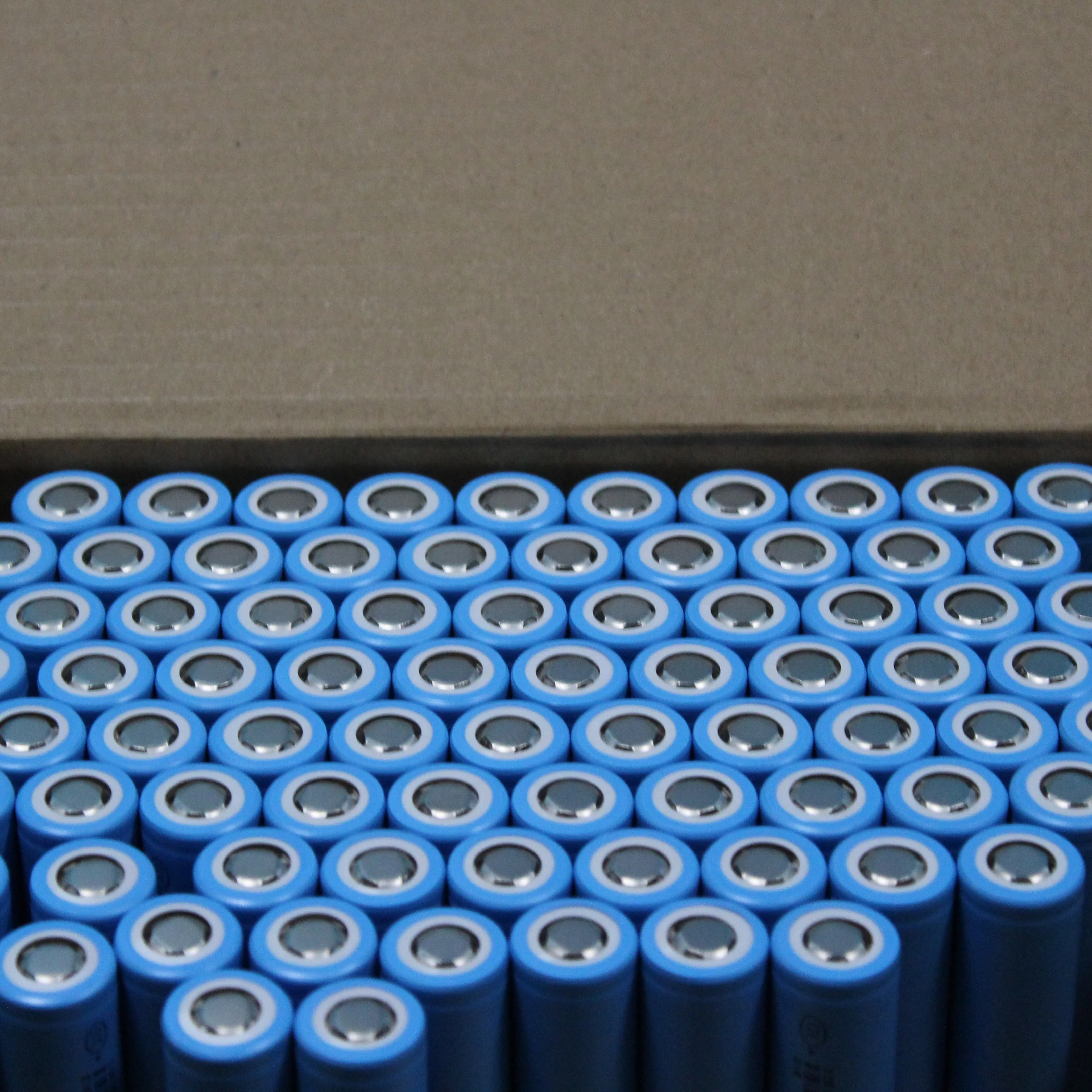 Wholesale factory price cylindrical lithium ion battery 2.6V 2.55 mAh 18650  pack lithium ion battery