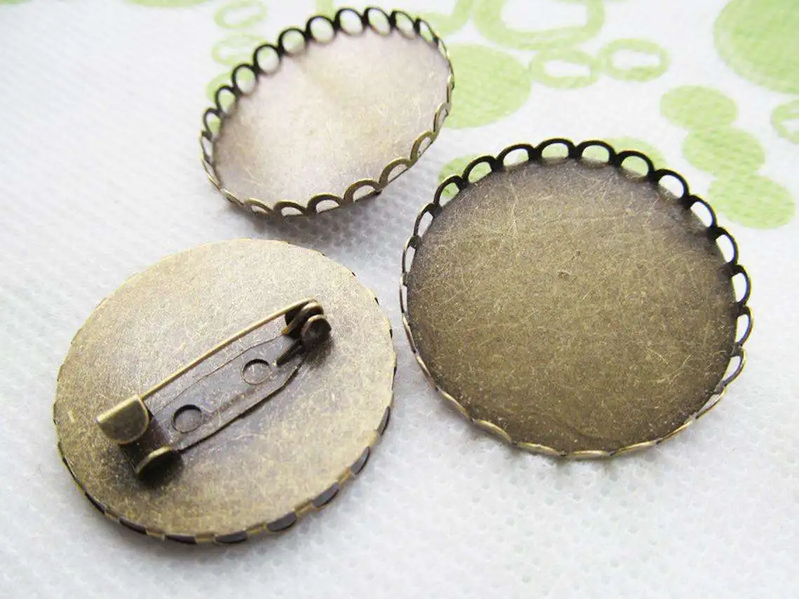 Оптовая продажа 2024 на заказ простой дизайн ручной работы Античная бронзовая Женская Классическая человеческая брошь