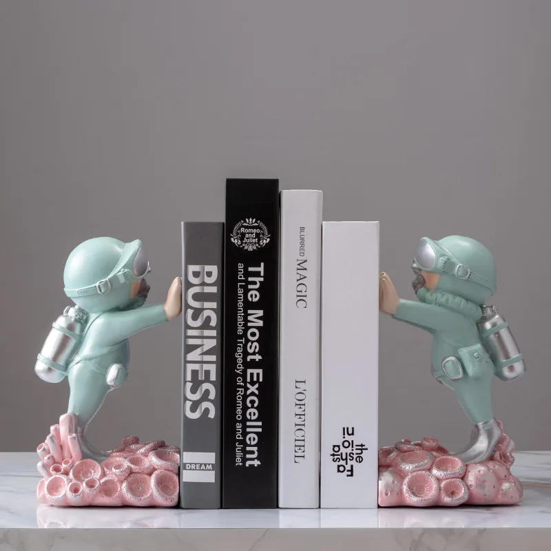 Simple creative home decoration astronaut character bookend bookcase office decoration ornaments