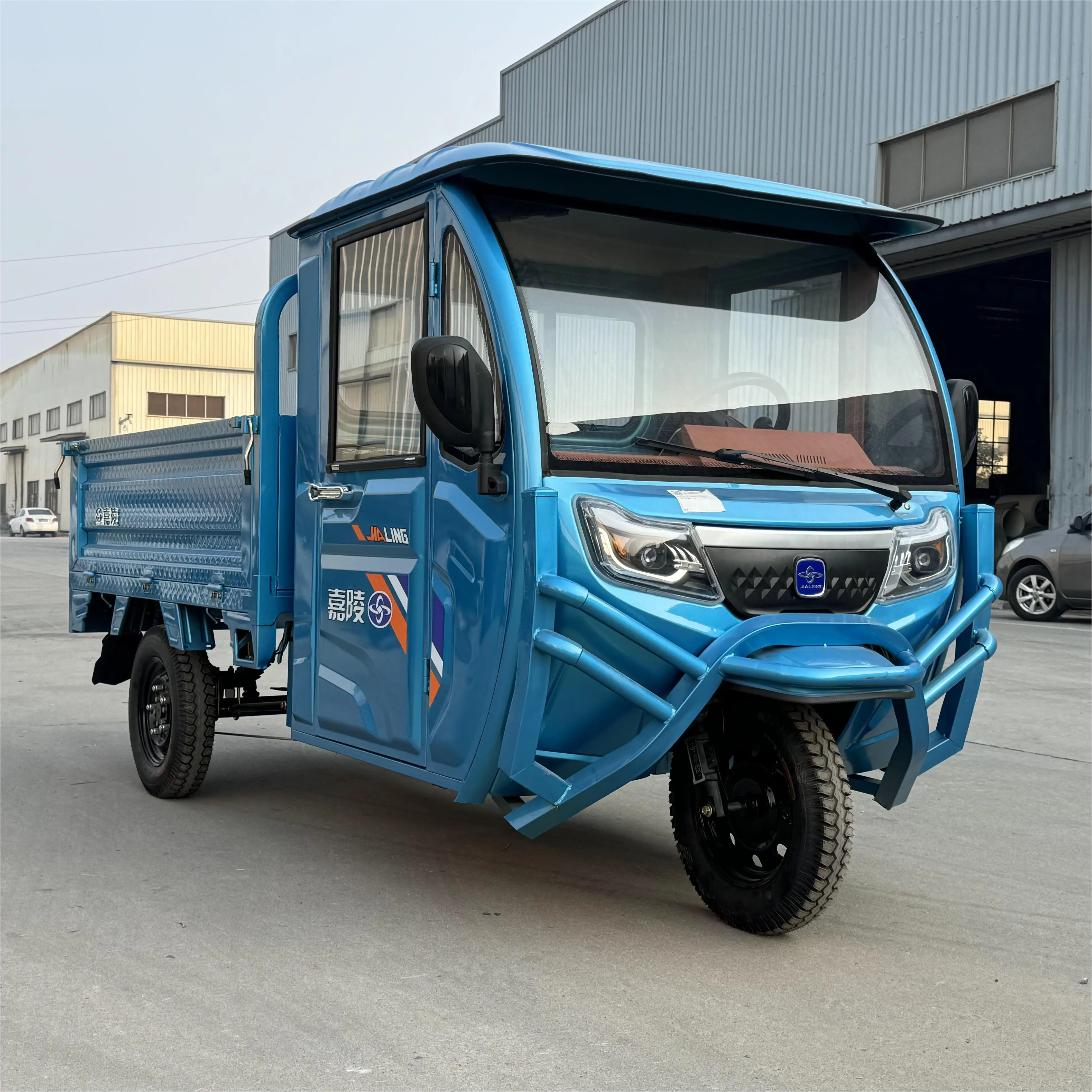 LB-QFB180 Wholesale Customized Color Closed Cab Electric Trike 50KM/h Cargo Truck Electric Tricycle