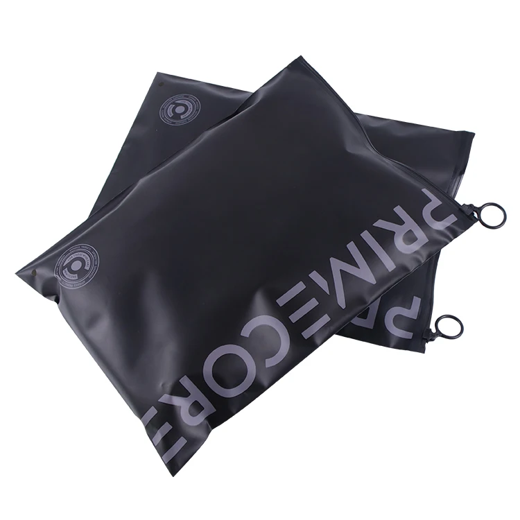 Молния скольжения пластиковые одежды матовые Ziplock мешок носки доставка одежда упаковка на заказ Печать логотипа CPE черные футболки
