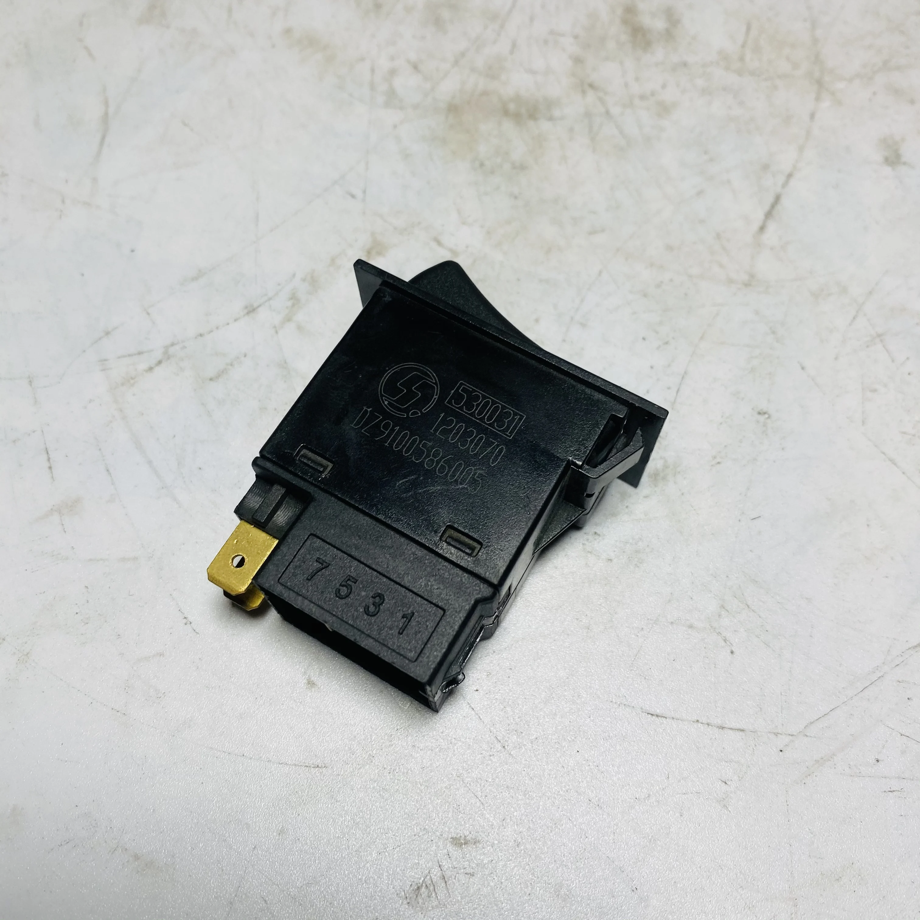 Cheap Price DZ9100586005 Horn Change-over Switch For F2000 F3000 M3000 Dump Truck Spare Parts