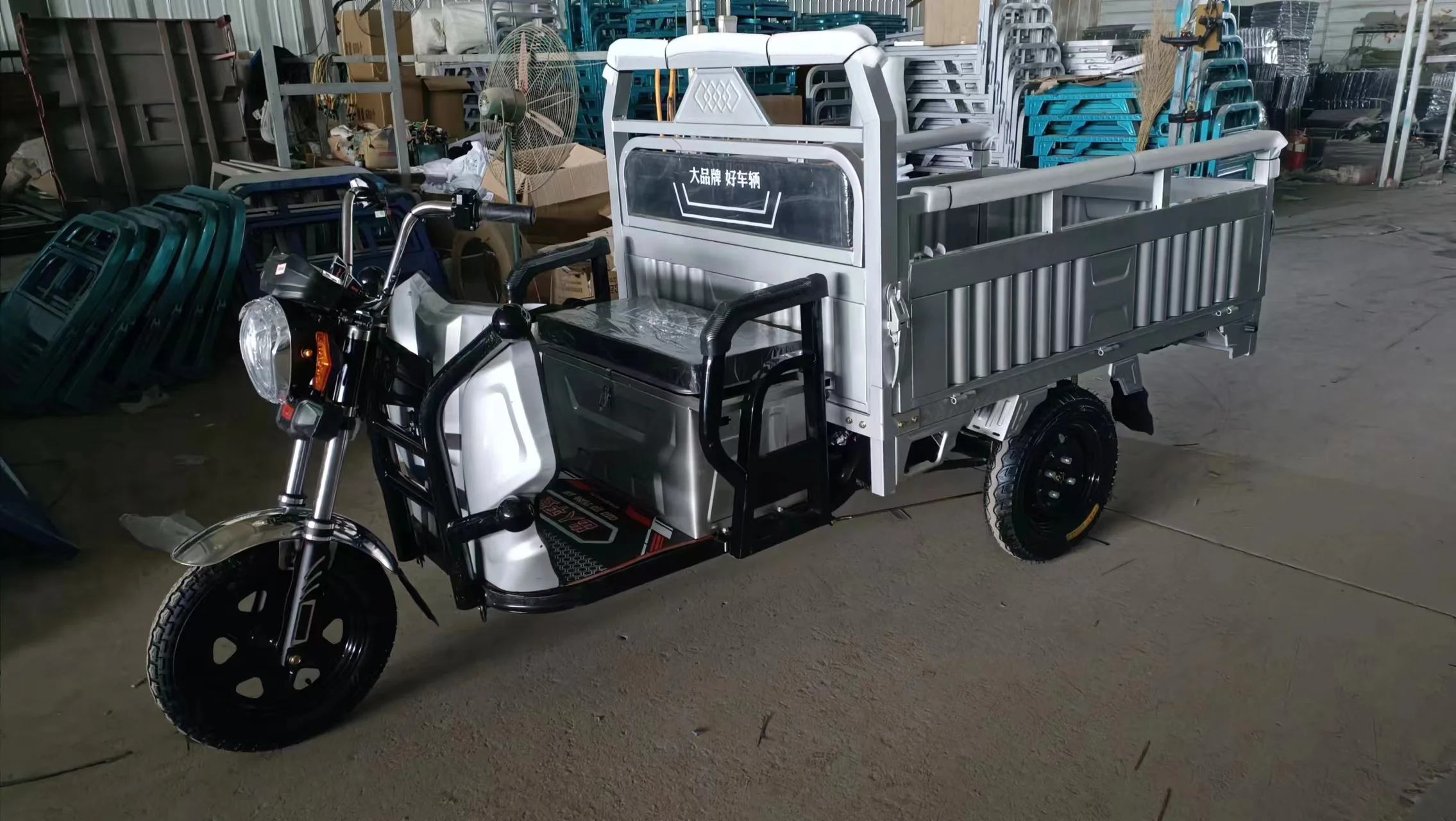 wholesale distribute adults tricycle cargo truck 800w/1000W 3 wheel electric cargo tricycle with cabin fat tire tricycle cargo