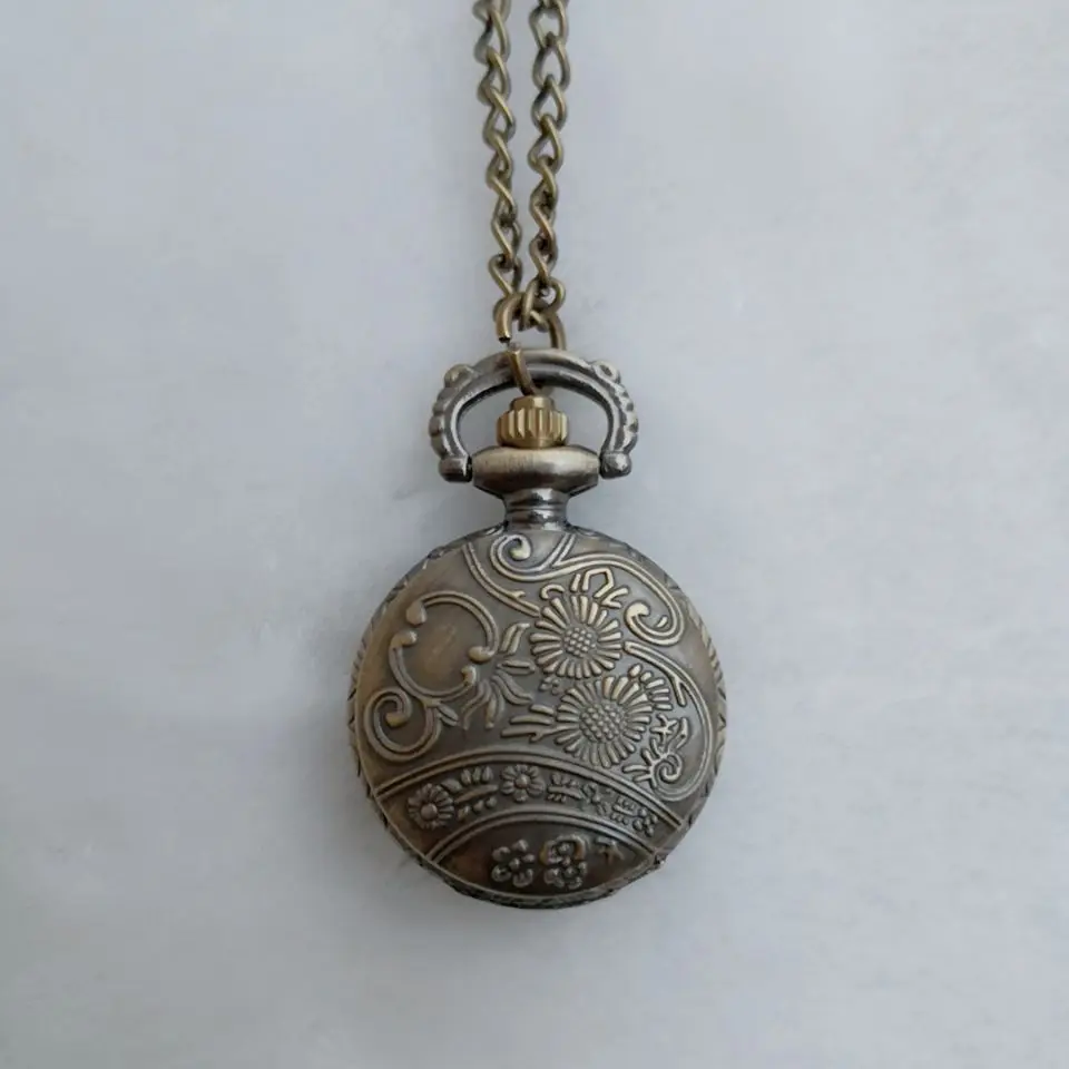 WAH485 Quartz Movement Pendant Necklace Watches Antique Bronze Zodiac Locket Style Watch