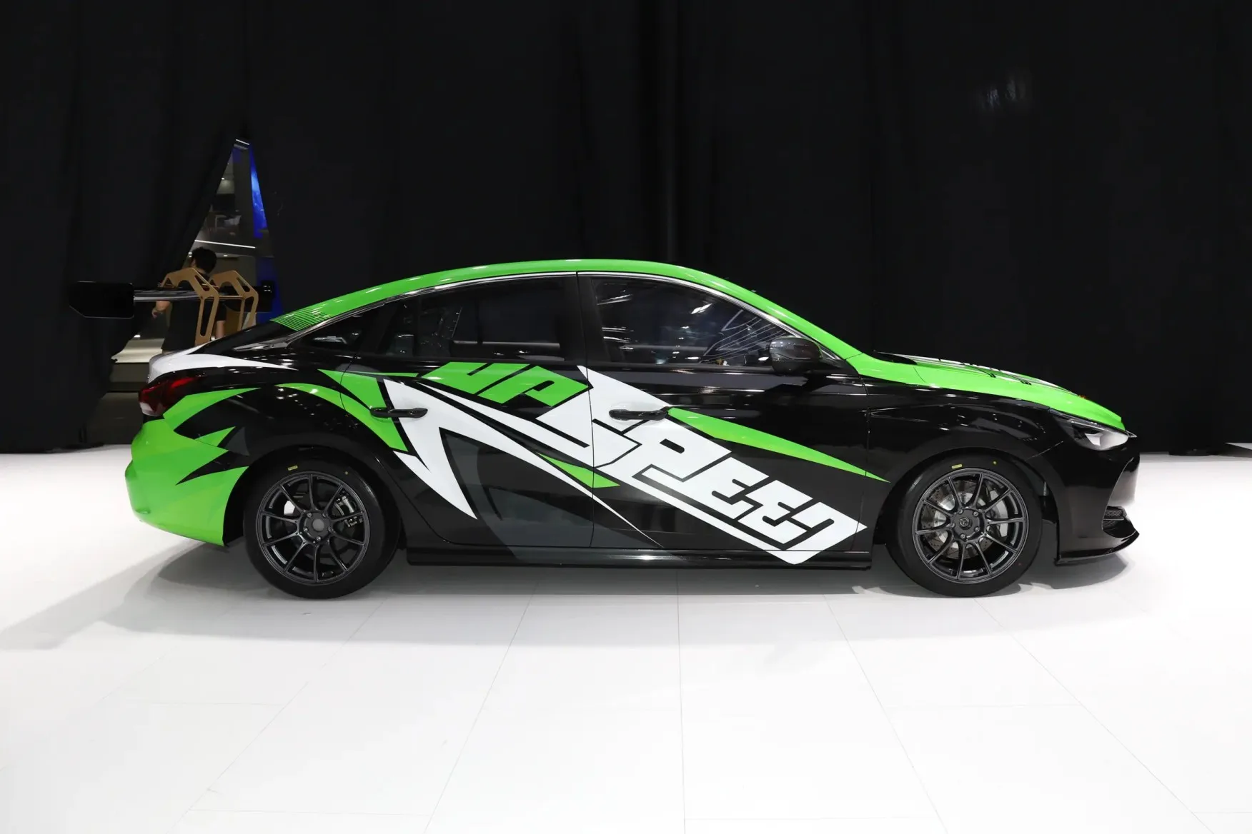 2025 MG5 глобальная ранняя версия 1.5L FWD CVT Новый энергетический седан рулевое управление безнаддувный двигатель