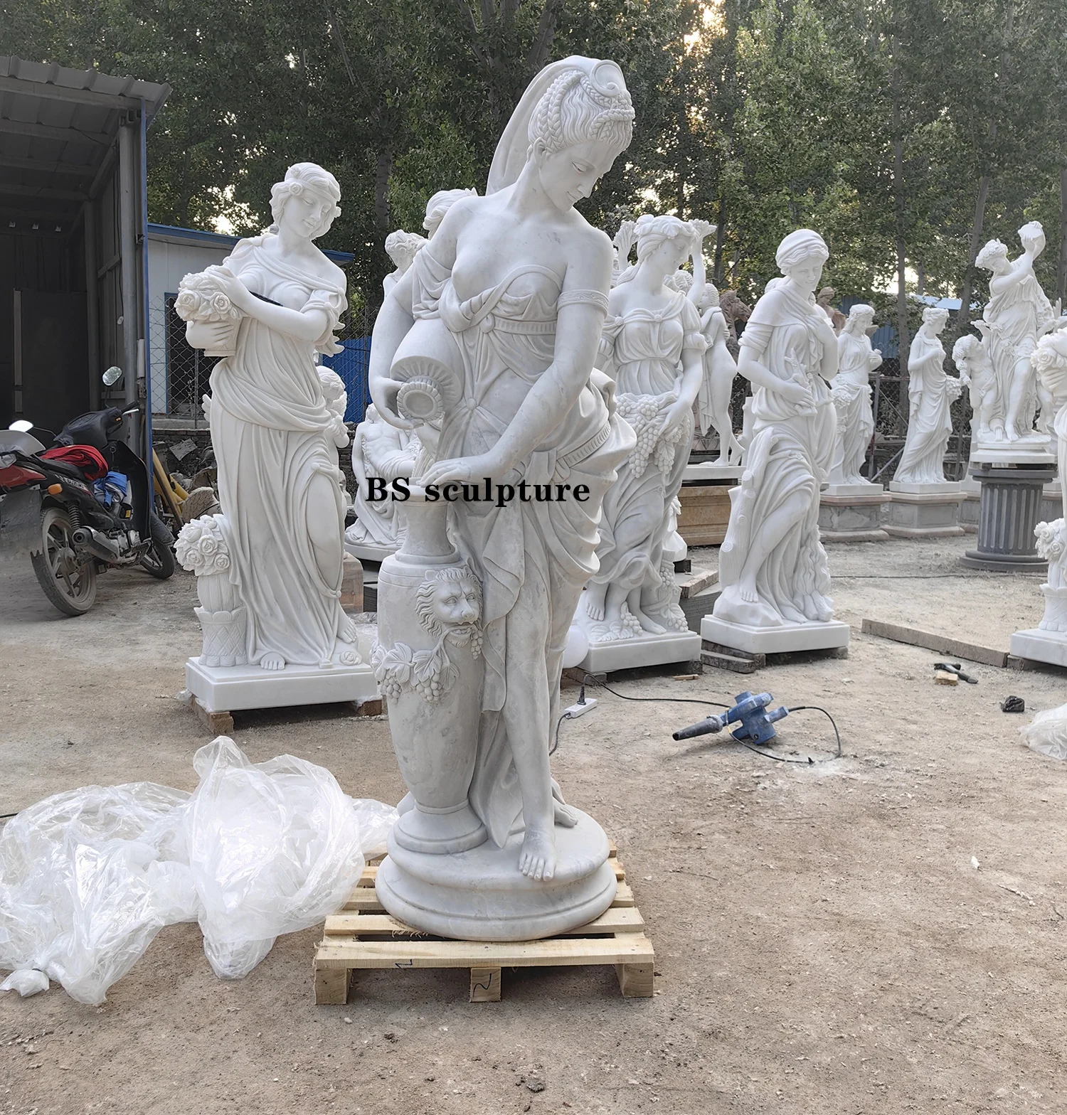 High Quality Classic Western Marble Figure Stone Sculpture For Garden Lamp
