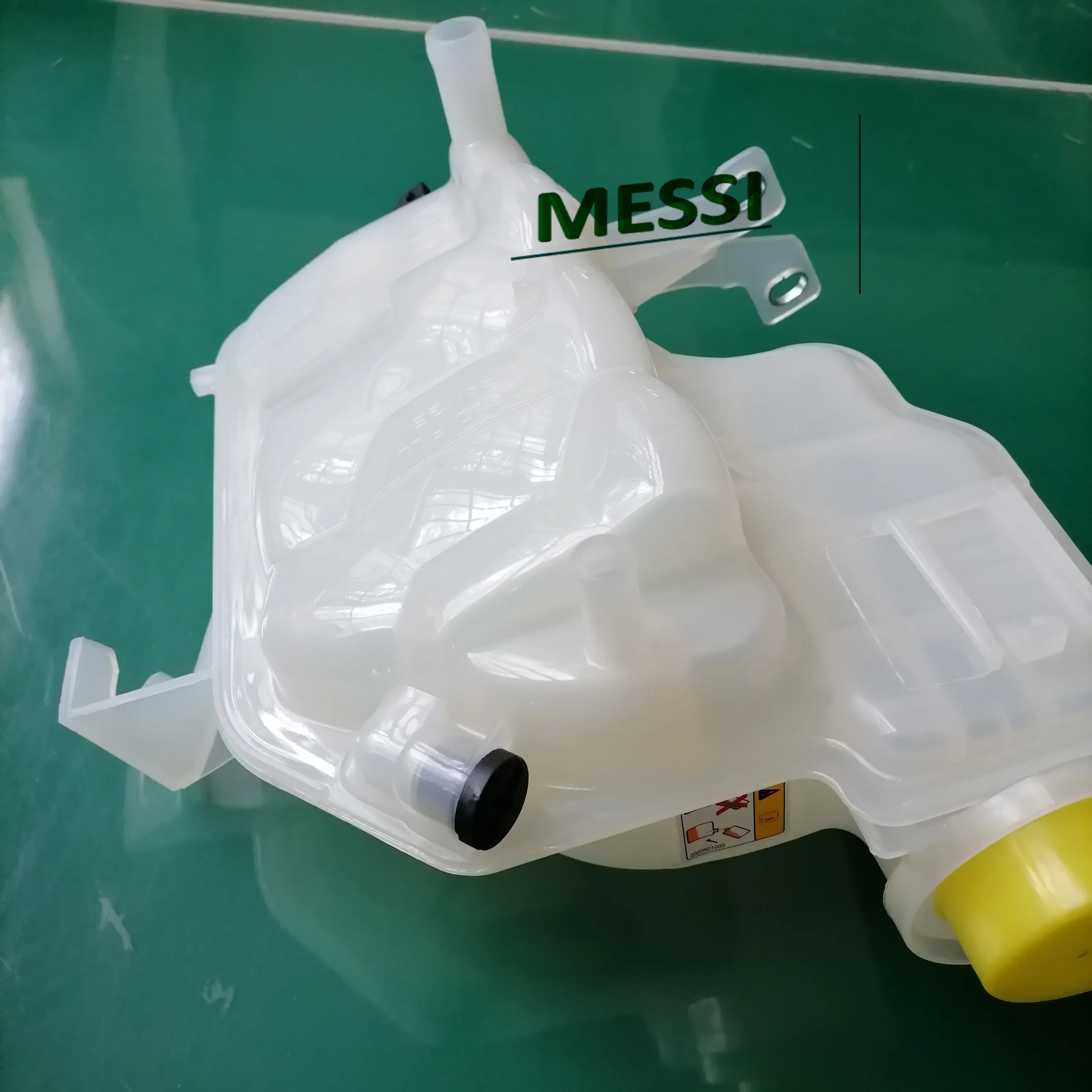 Expansion Tank  LR020367 LR013663  PCF500110 PCF500015 PCF500014/PCF500090  with sensor