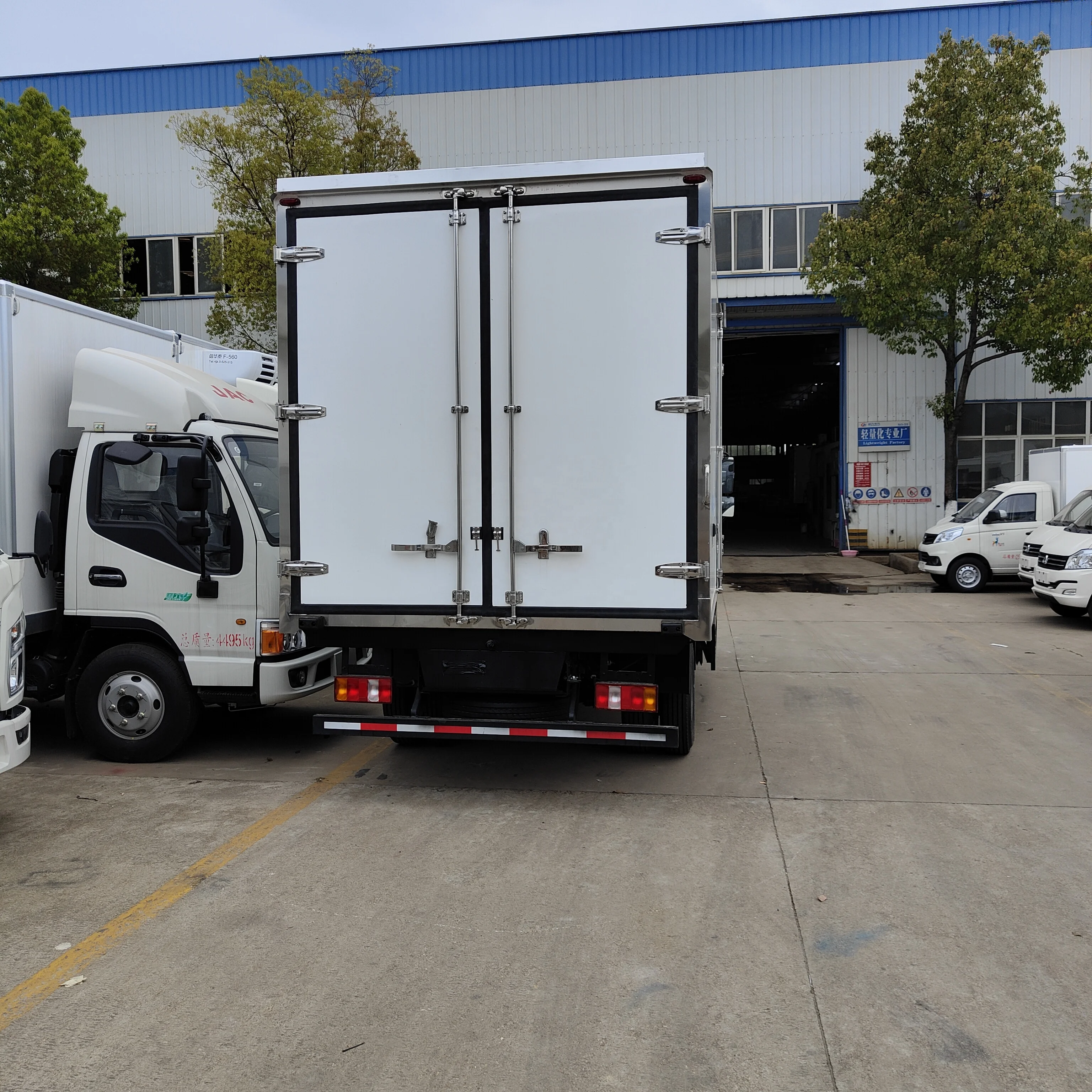 Грузовик-фургон Howo 4X2 8T для перевозки свежести фруктов и