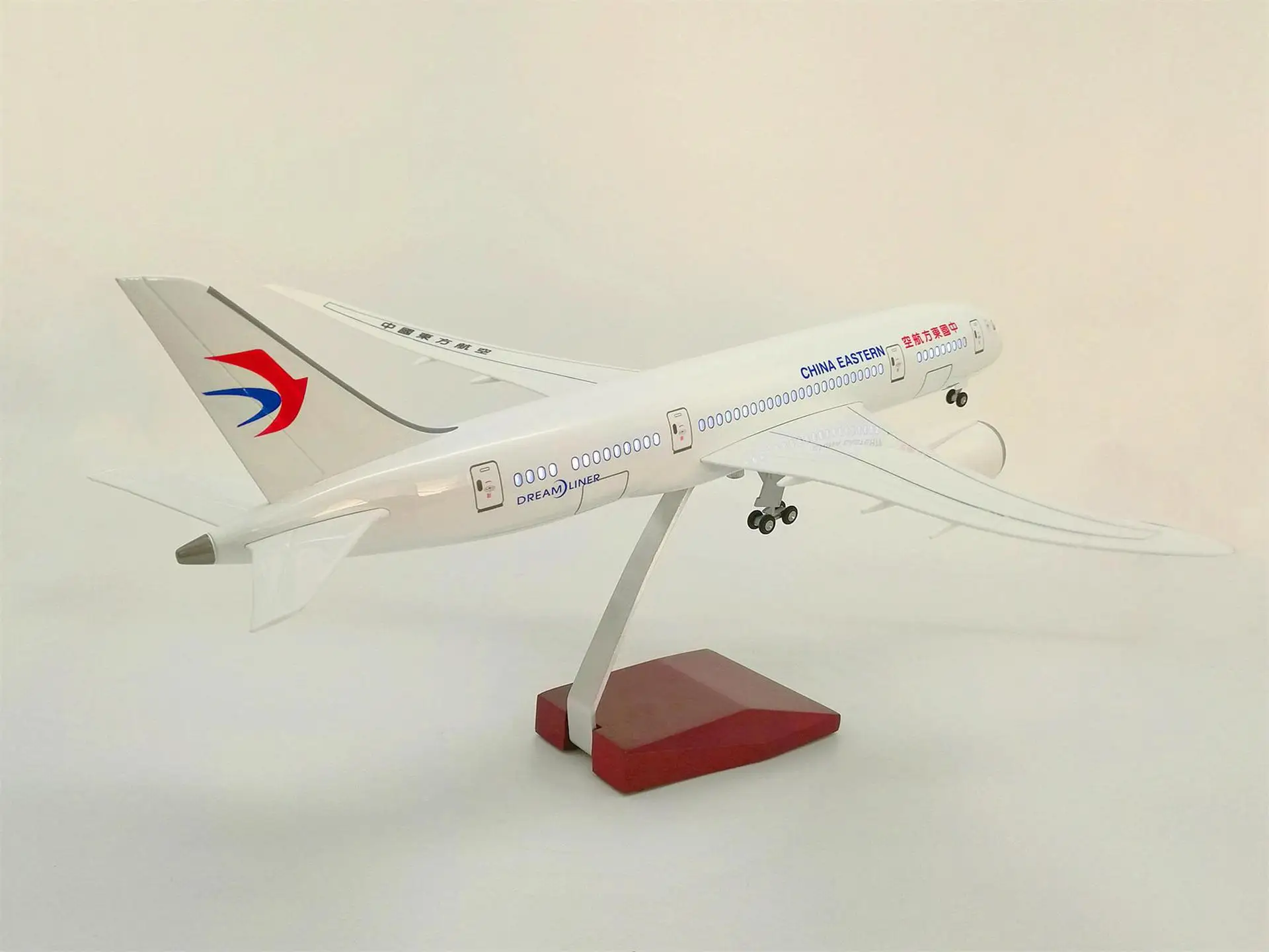 Модель летательного аппарата 787 китайская Восточная авиакомпания с голосовым управлением