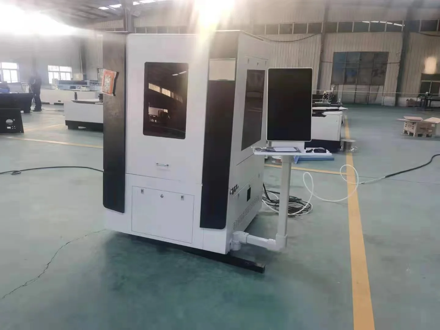 Automatic Fiber Laser Cutter with Raycus Laser Source Servo Motor Driving System Gantry Type Configuration Cuts with Ease