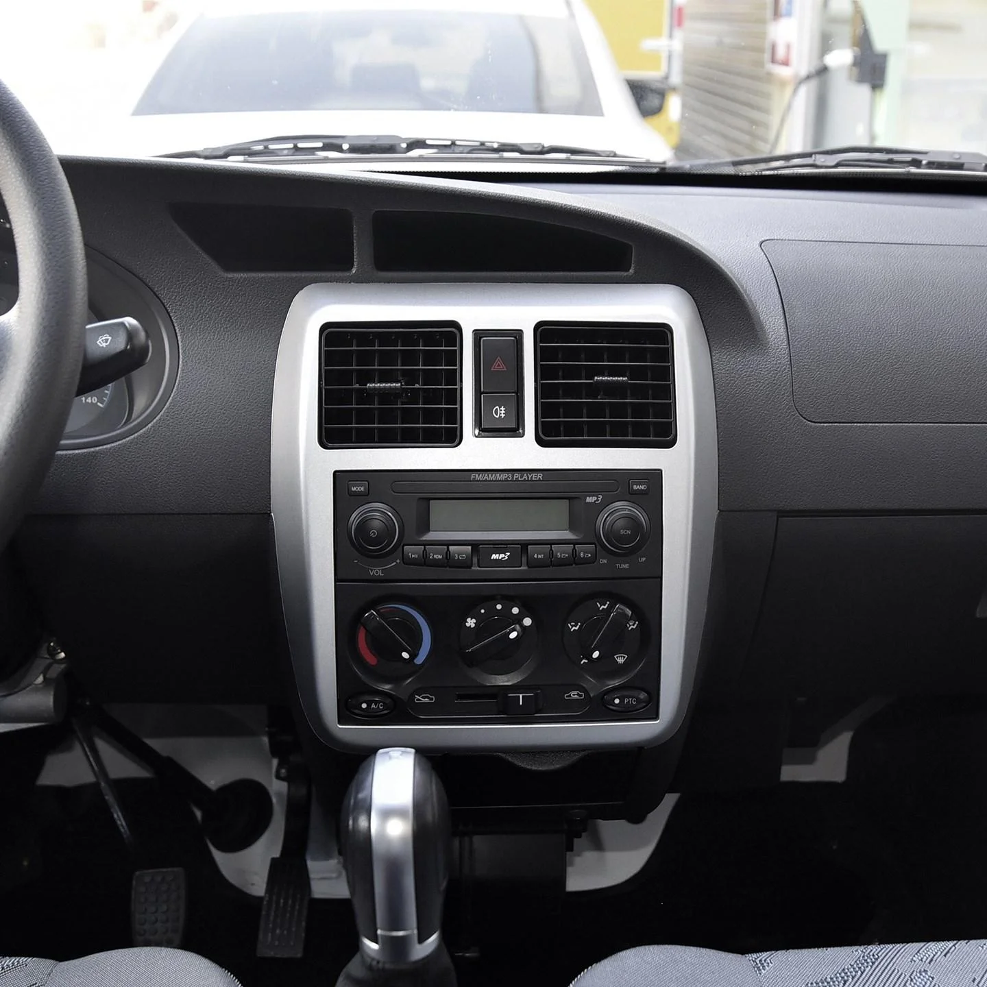 New Design 5 Doors Dongfeng Minibus With 45KW