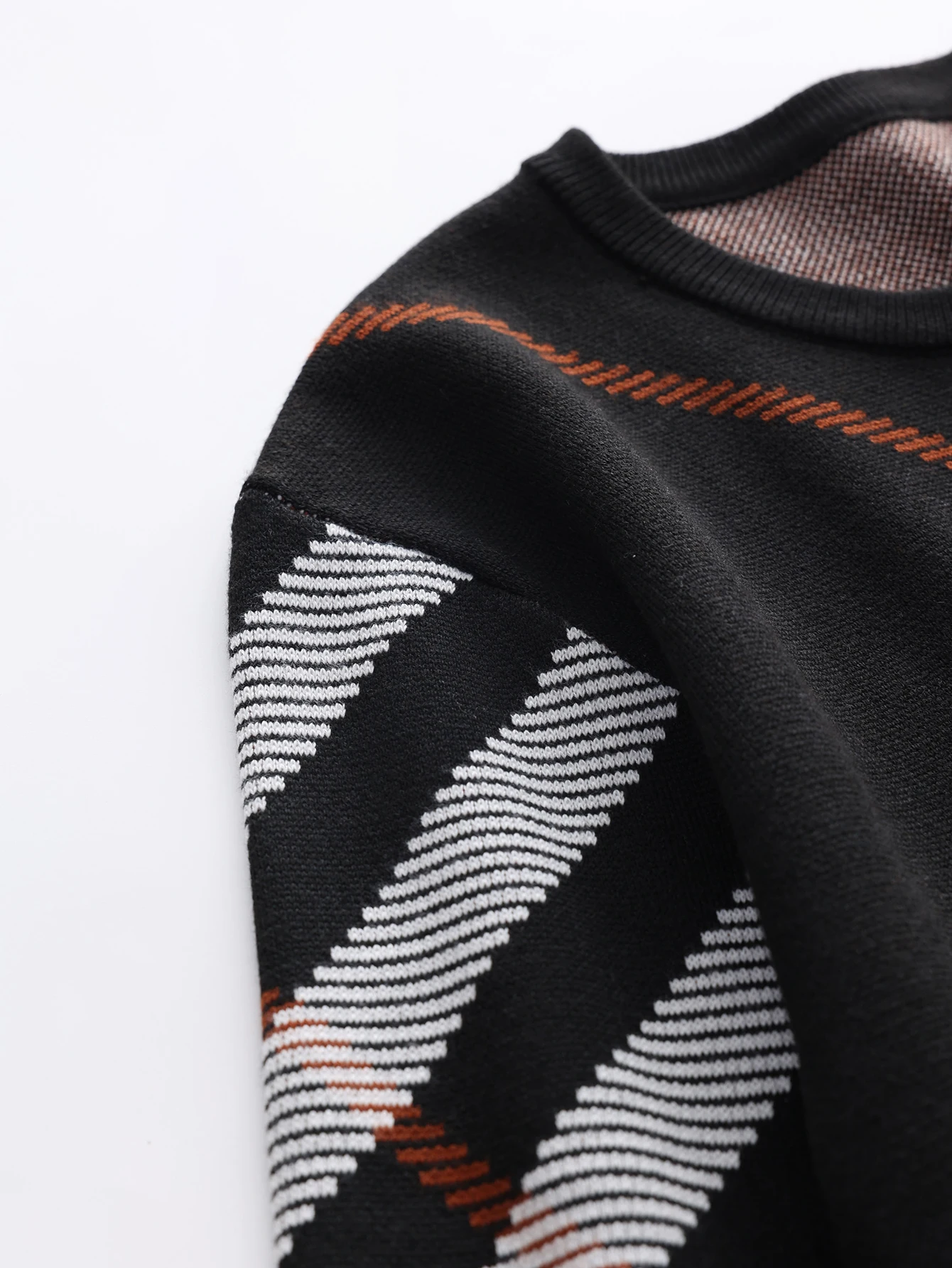 Fashionable Grid Plaid Cashmere Fleece Sweater for Men Round O-Neck Long Sleeve Loose Fit Knitted Pullover for Winter