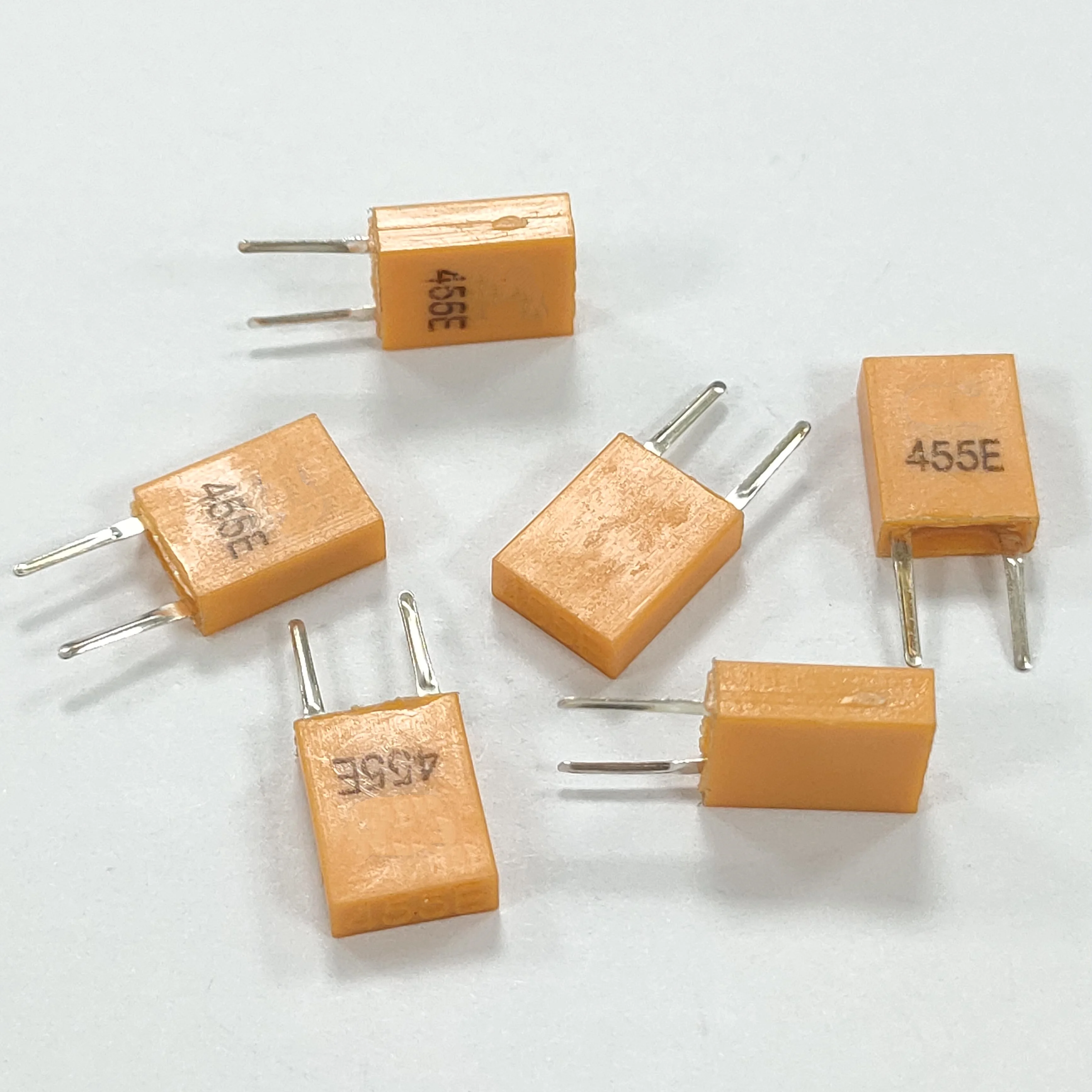 Resonators CRB455E / ZTB455E 455kHz Ceramic Resonator 0.3% -20C ~ 80C Through Hole