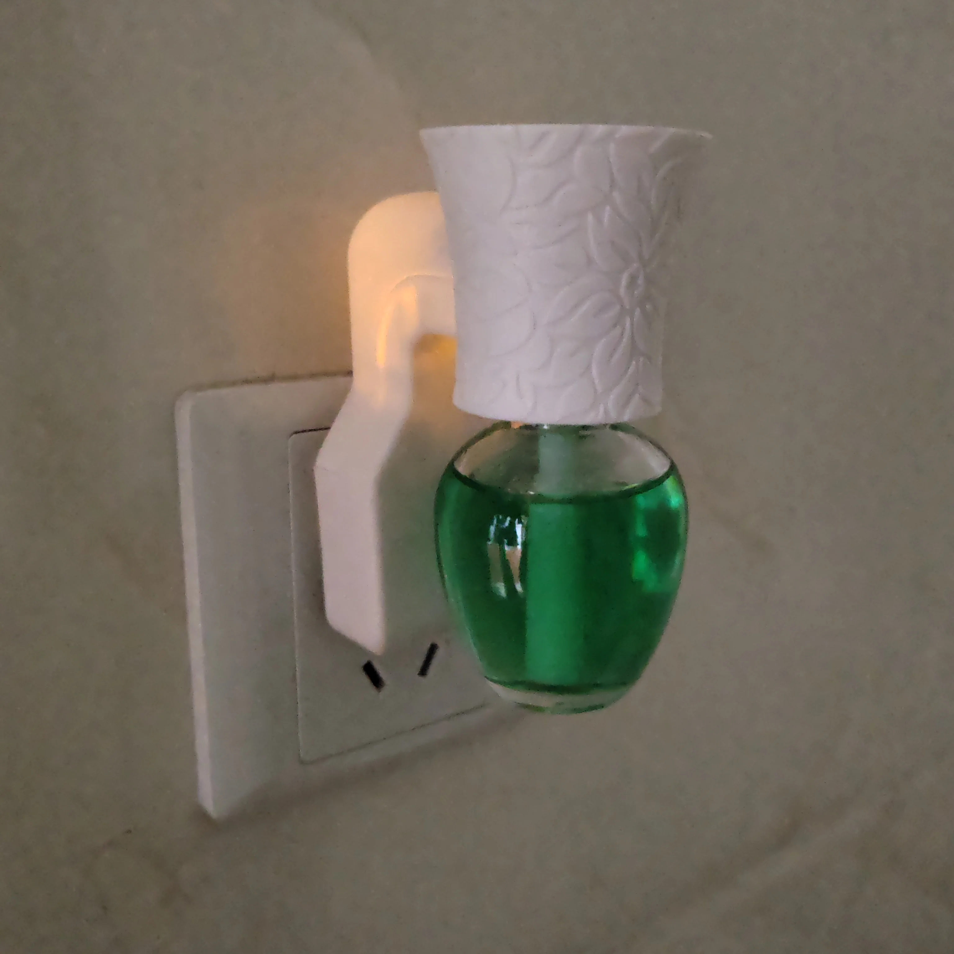 Customized Plugin Air Freshener with light Oil Scented Electric Air Freshener