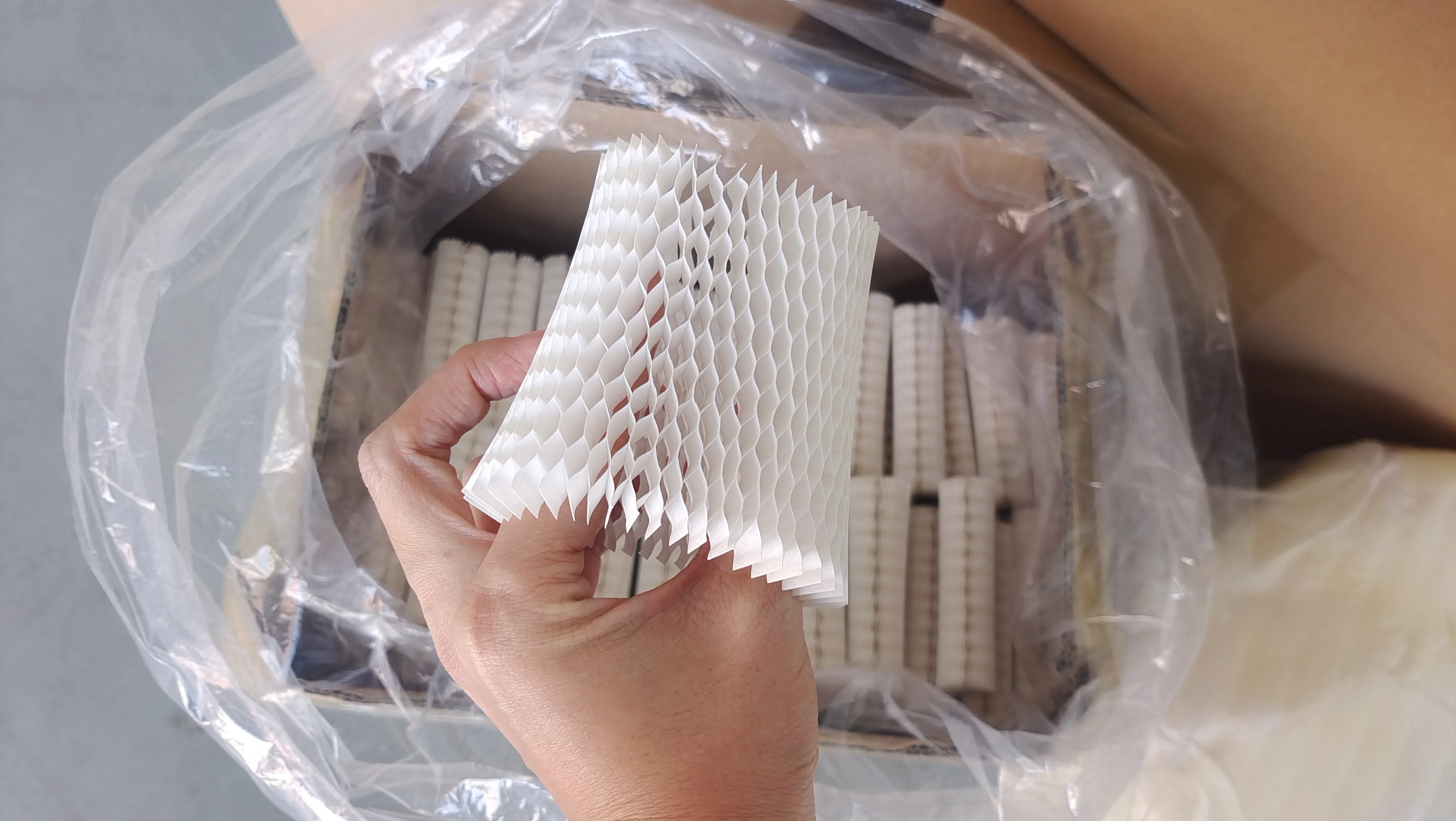 Kraft Brown Express Packaging Honeycomb Paper Sleeve Cushioned Mesh Paper Tube Paper for Shipping Protection