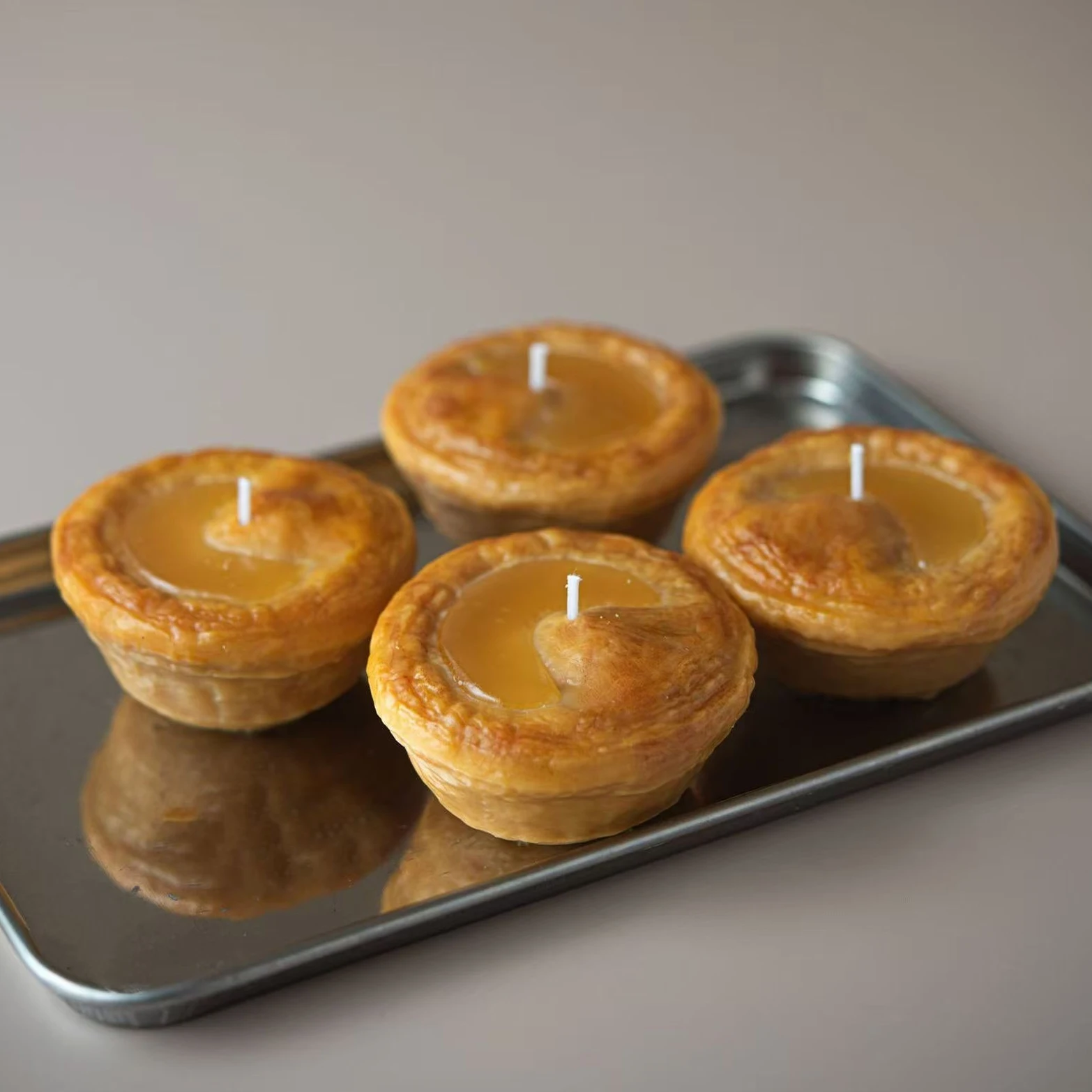 2025 hot sale food 2-3 hours custom cream cookies scent decoration shape bee wax soy wax egg tart candle in bulk