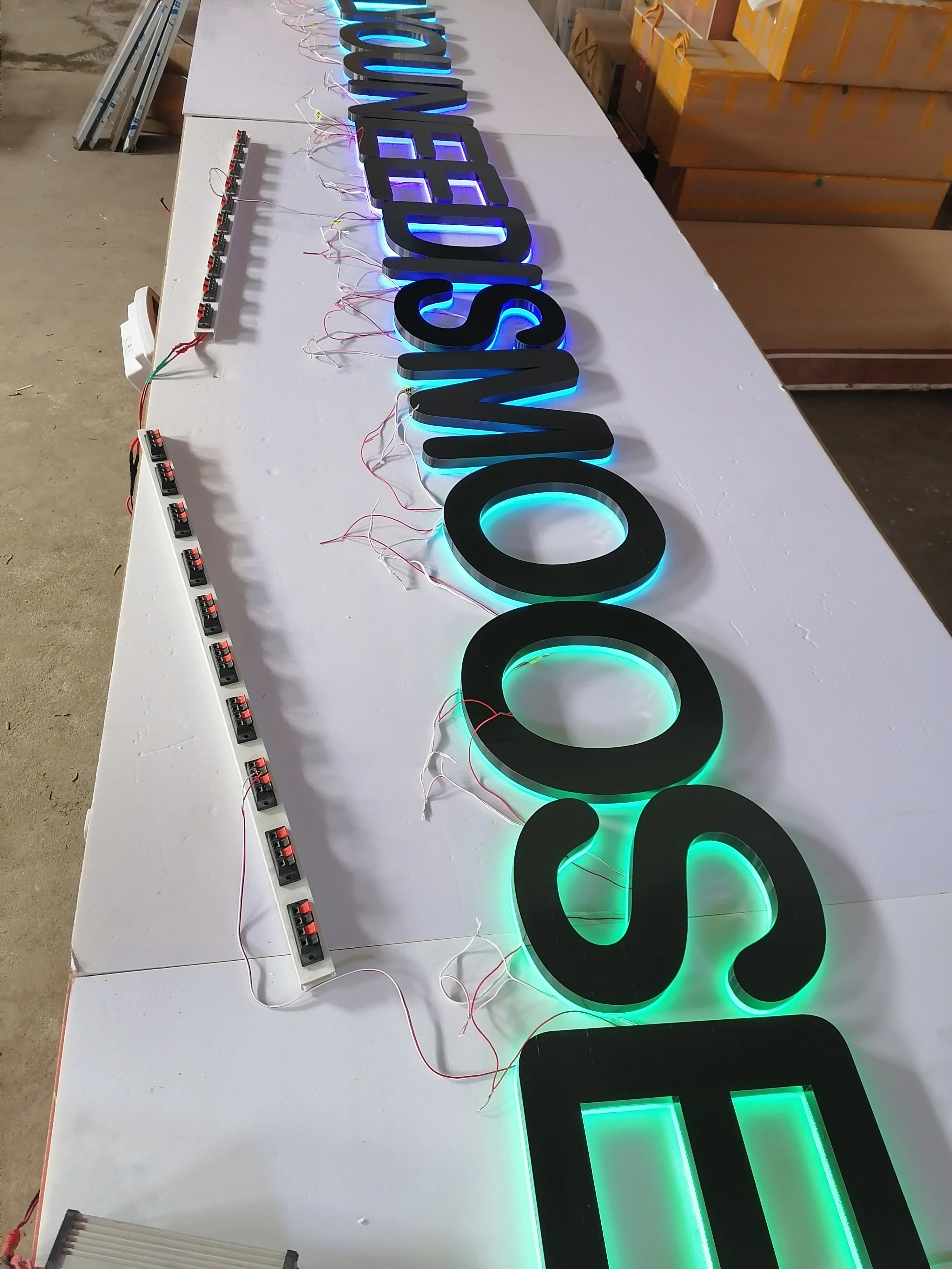 Наружный знак с подсветкой букв 3d акриловый логотипом канал буква Rgb