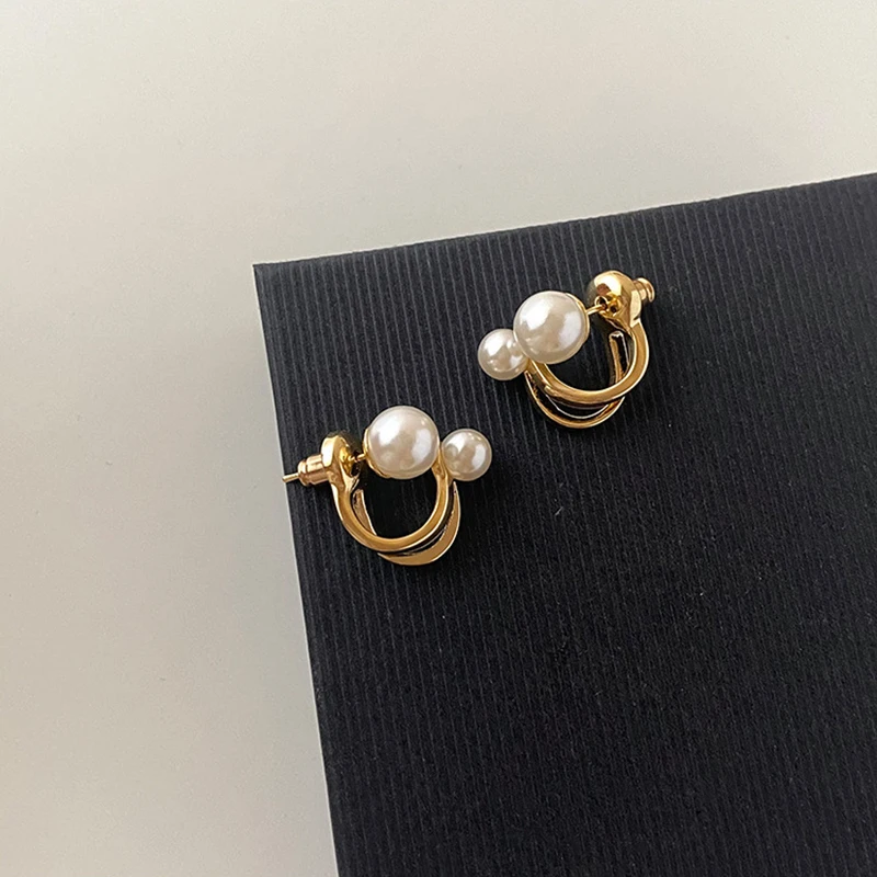 Korean New Arrival Claw Earrings for Women 2 Big Pearl Gold Earrings Fashion Jewelry Gift