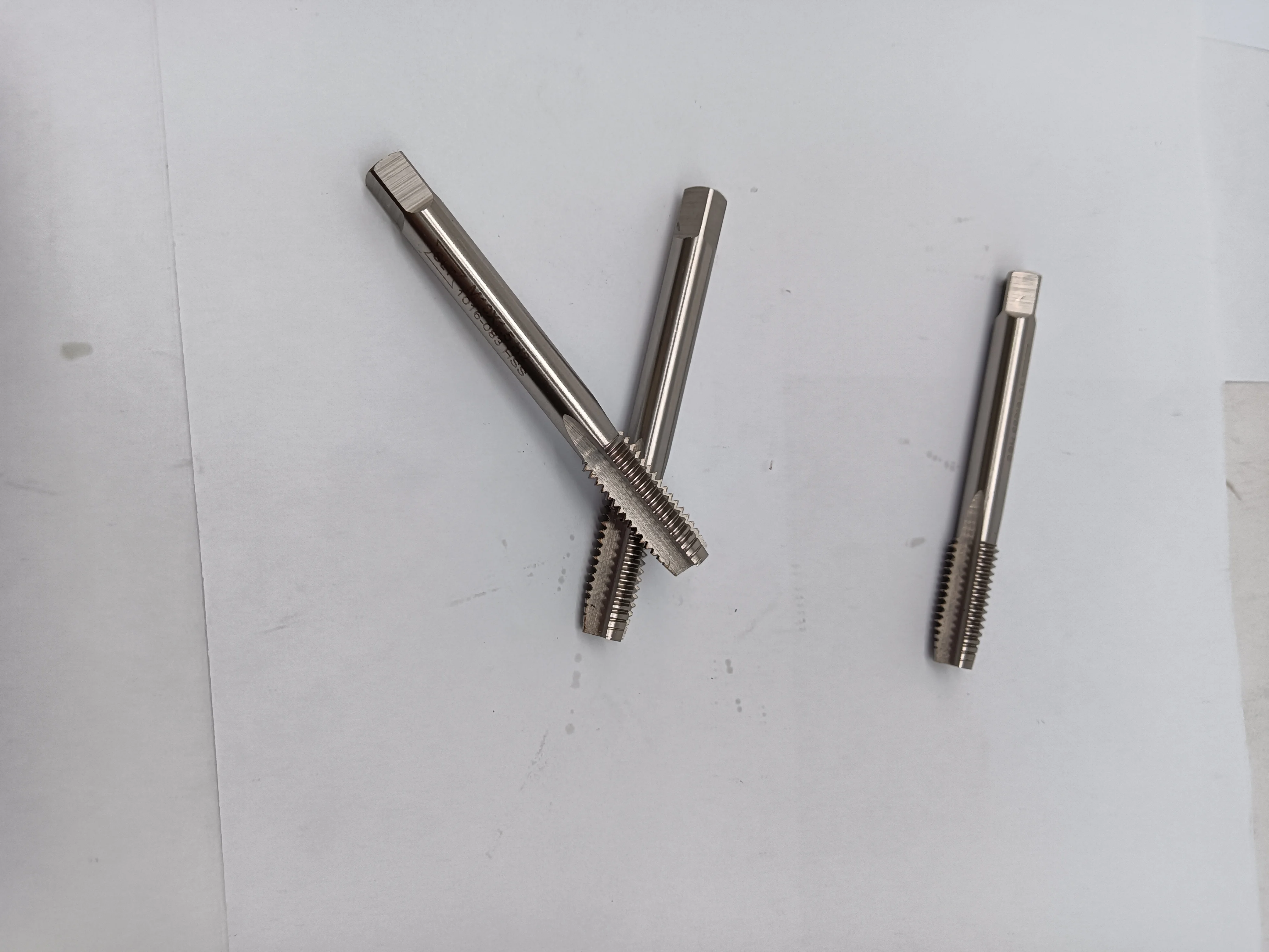 Competitive price good quality thread tools HSS straight thread screw taps