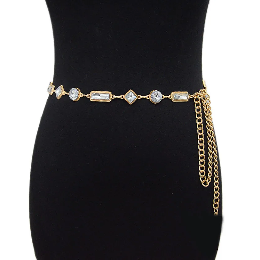 Блестящий металлический пояс с цепочкой и кристаллами