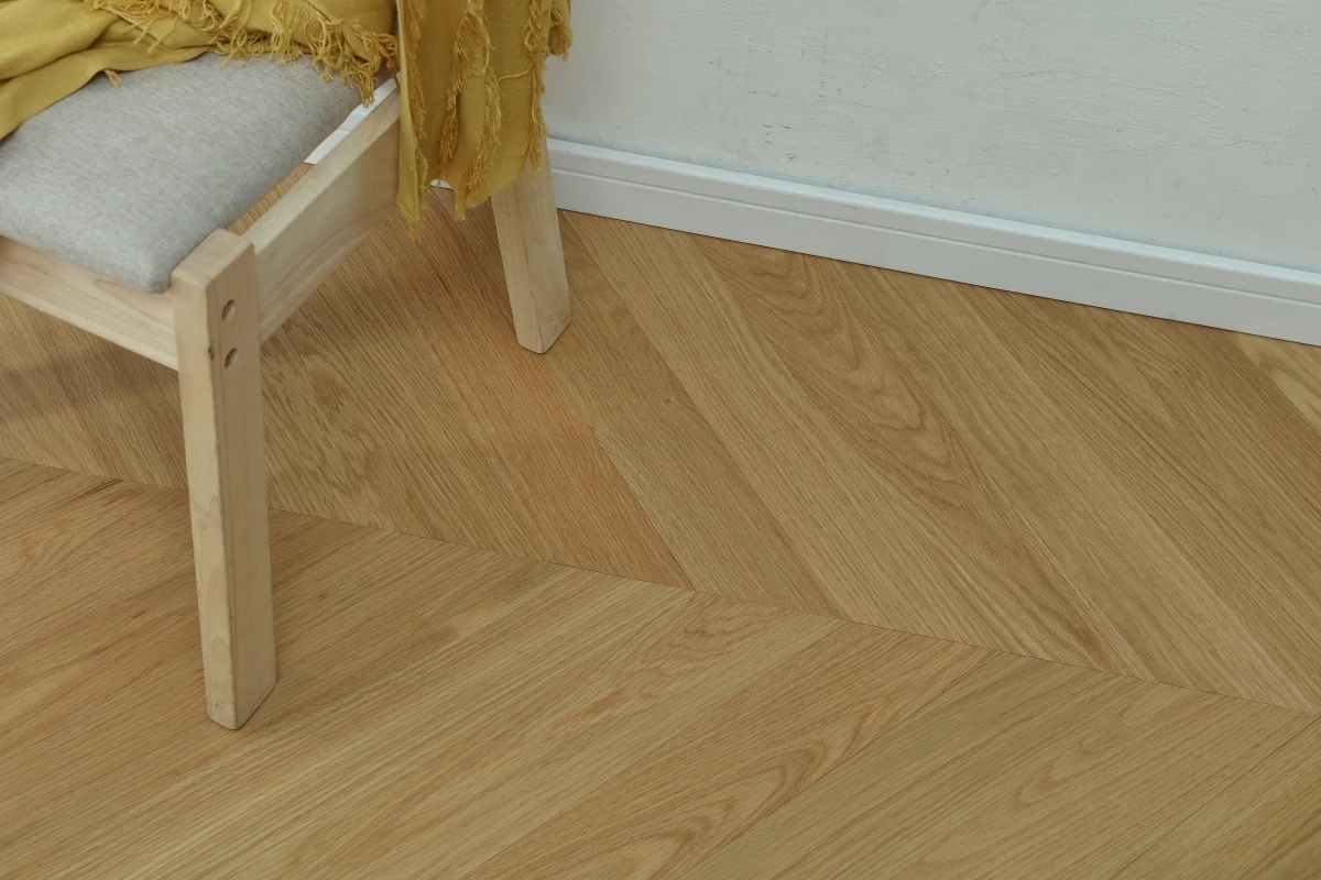 Natural oak wooden engineered flooring chevron floors for hotel villa multi layer fishbone timber floorings
