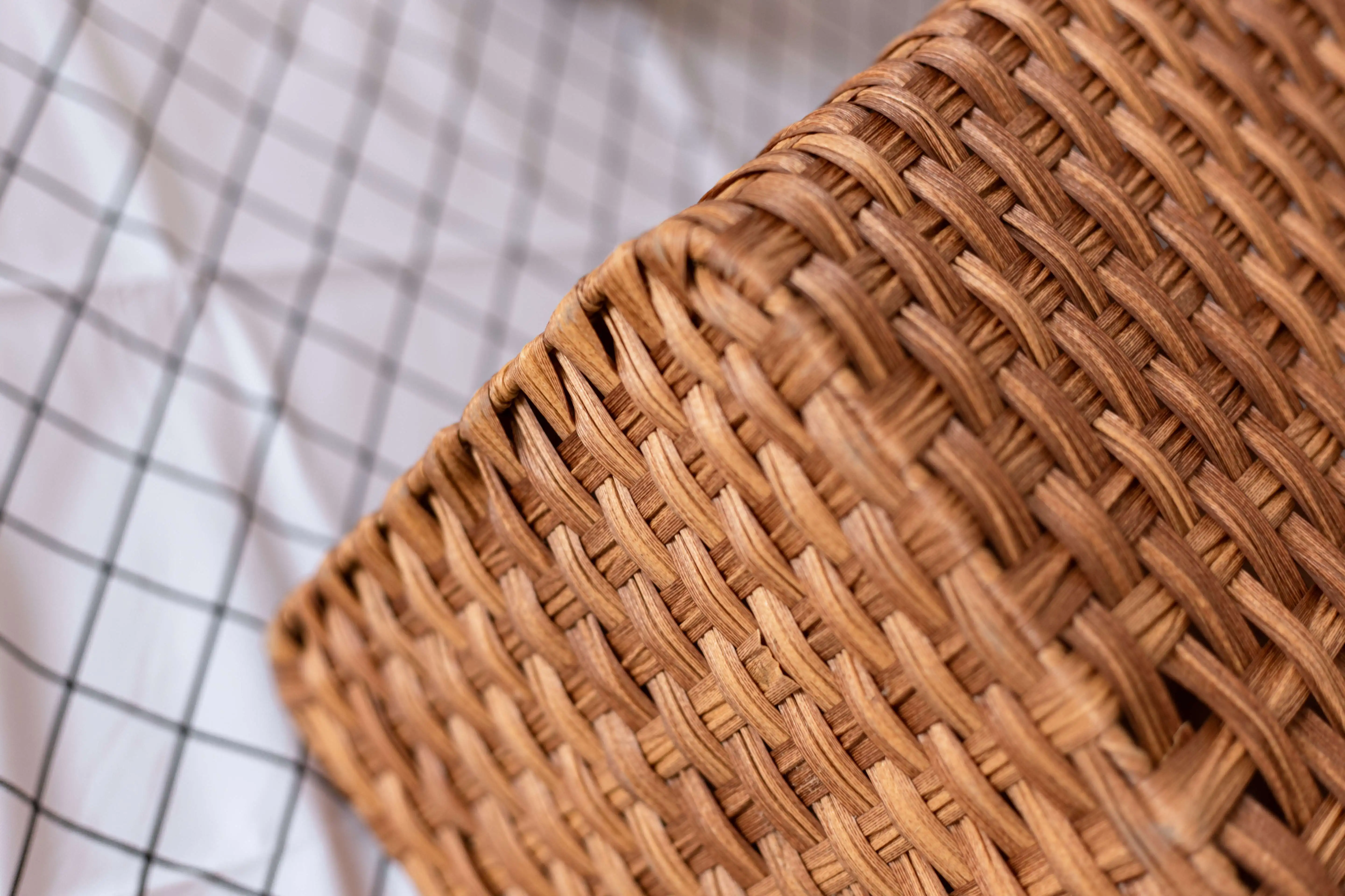 Wholesale Customized Laundry Hamper Removable Liner Clothes Handwoven Synthetic Rattan Laundry Basket