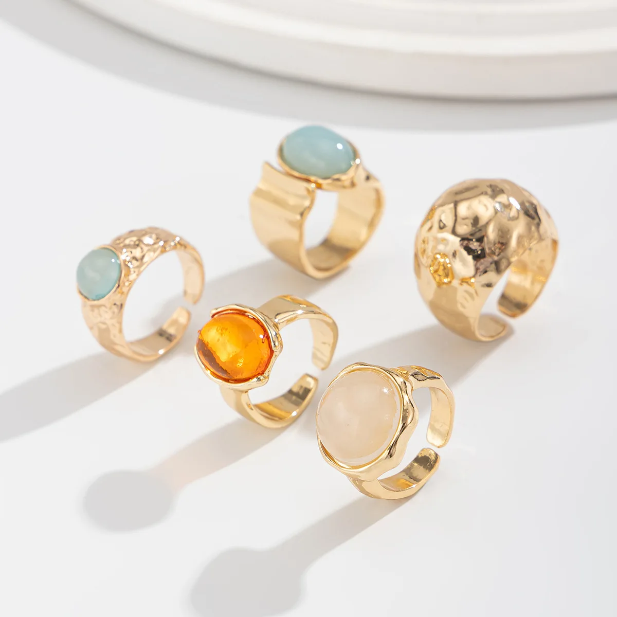 Fashion vintage inlay acrylic ring light luxury style irregular alloy ring