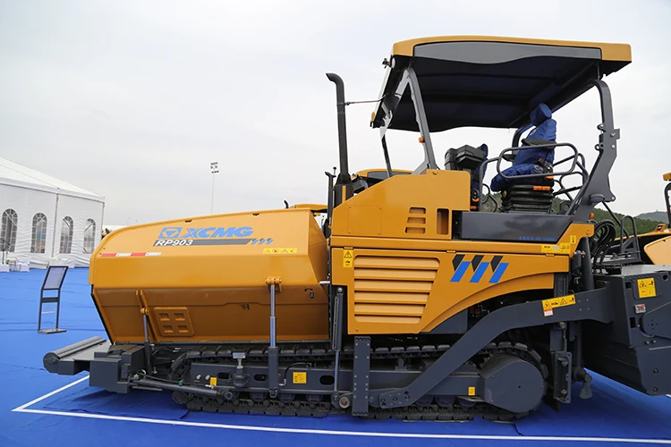 Машина для укладки асфальтоукладчика XCMG RP903 ширина 9 м продажа